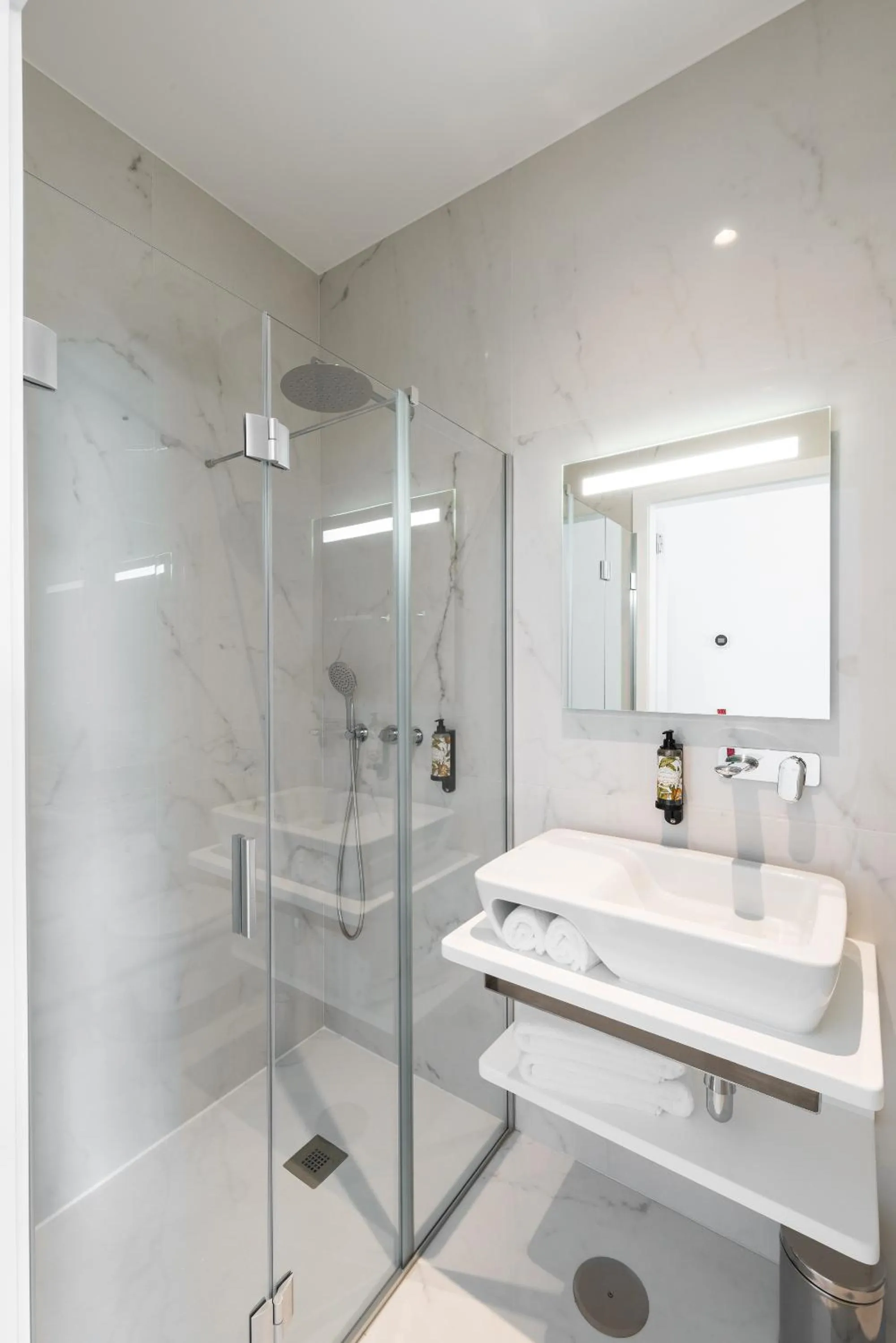 Shower in Avenida Viana Boutique Suites