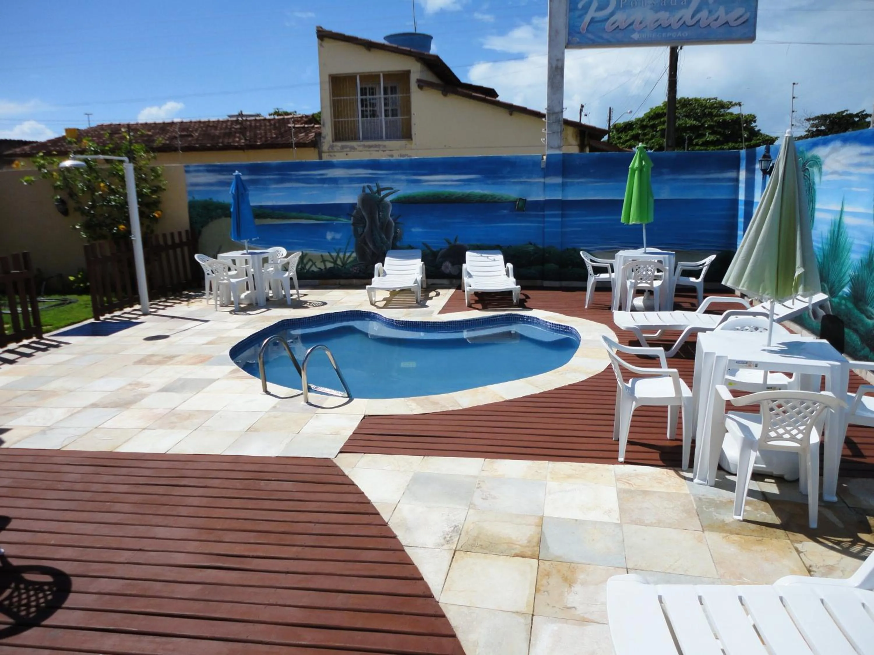 Swimming pool in Pousada Paradise