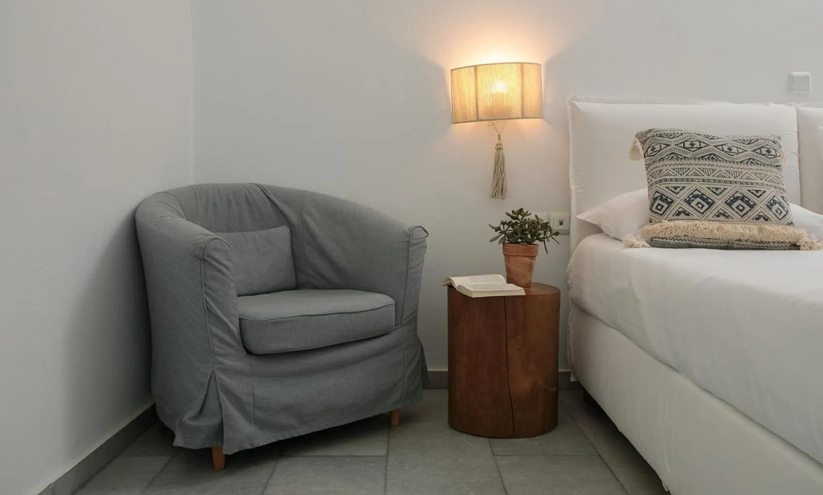 Bed in Ippokampos Beachfront