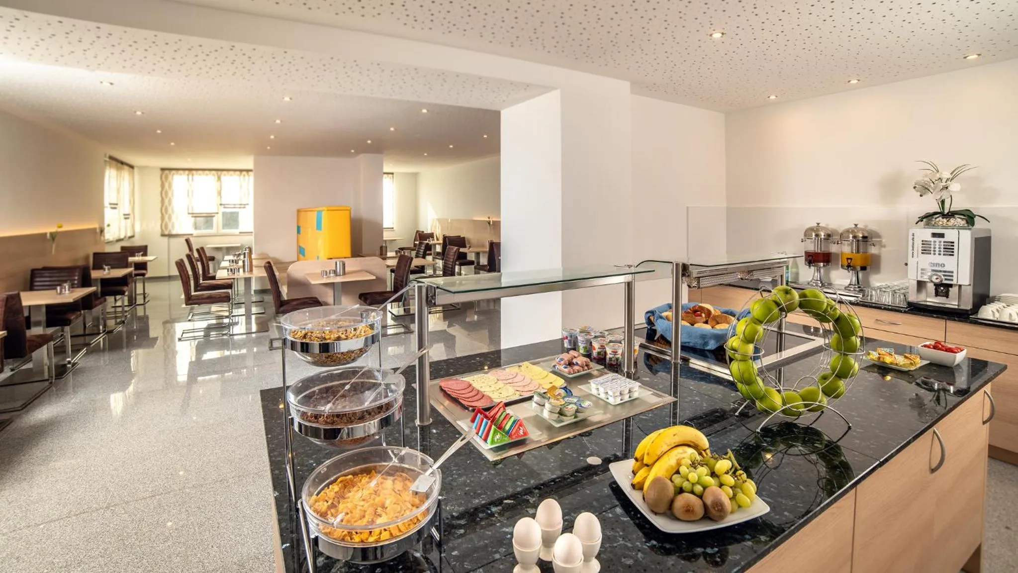 Buffet breakfast in Hotel am Stadtrand