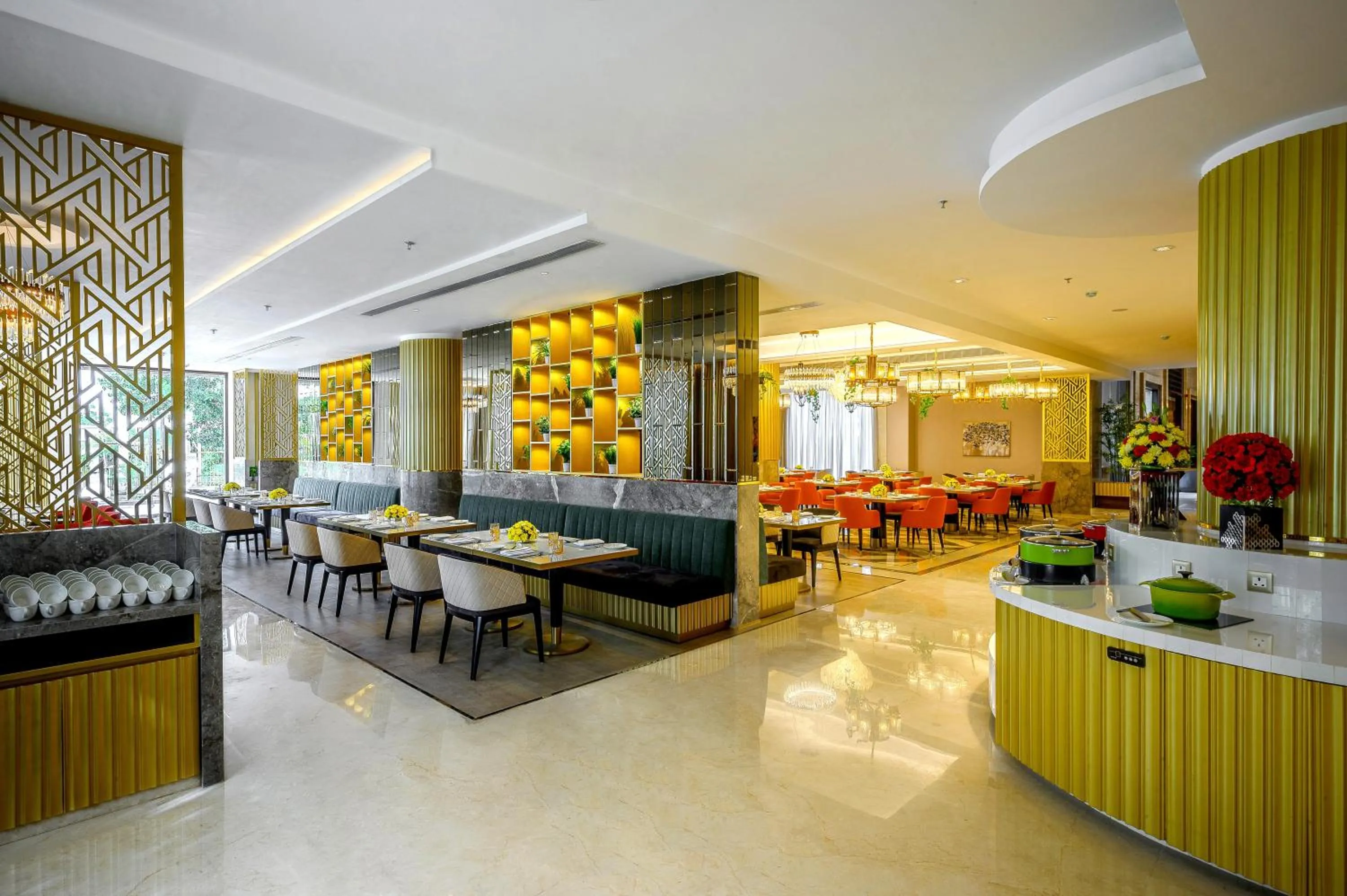 Restaurant/places to eat in Taj Gandhinagar Resort and Spa