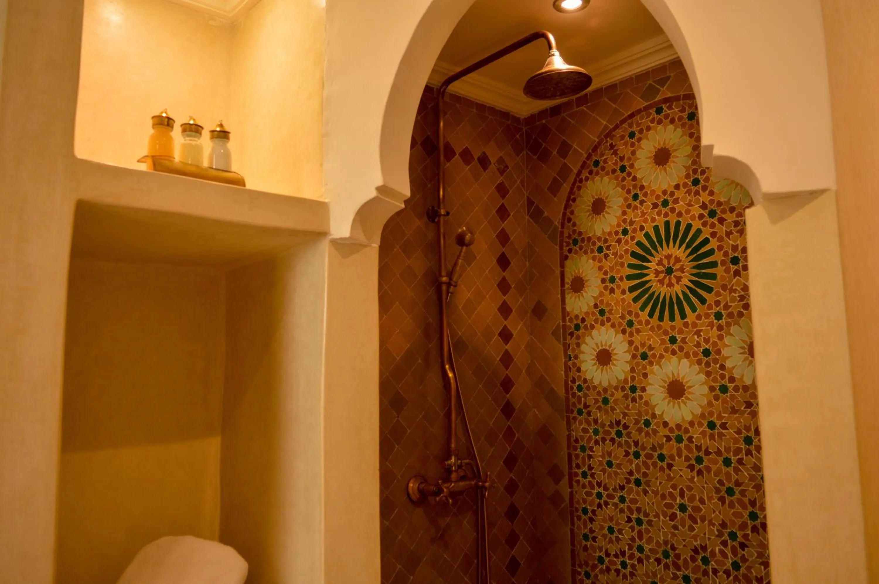 Shower in Riad Jalina