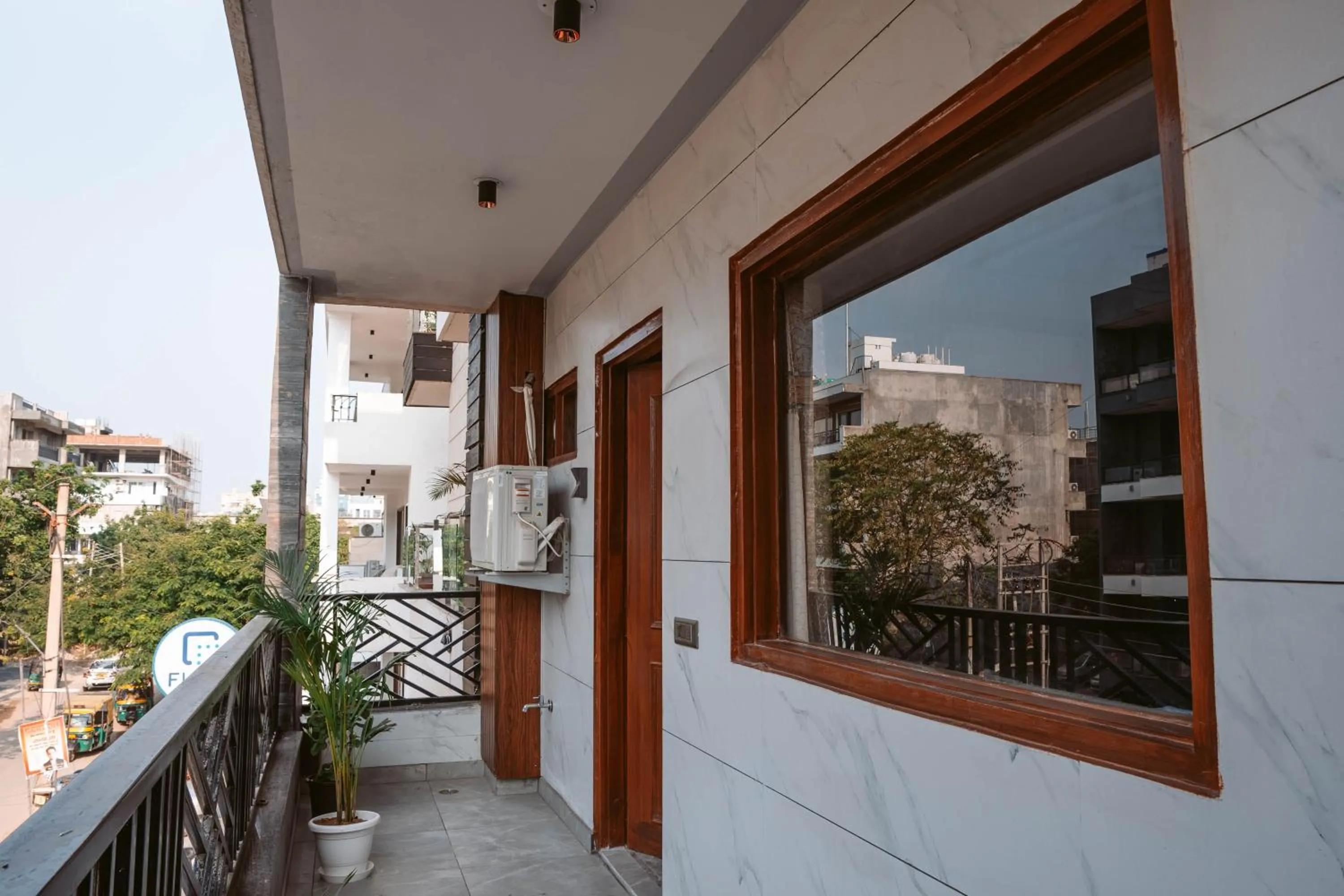 Balcony/Terrace in FlxHo Duo - Serviced Apartment & Rooms - Golf Course Road
