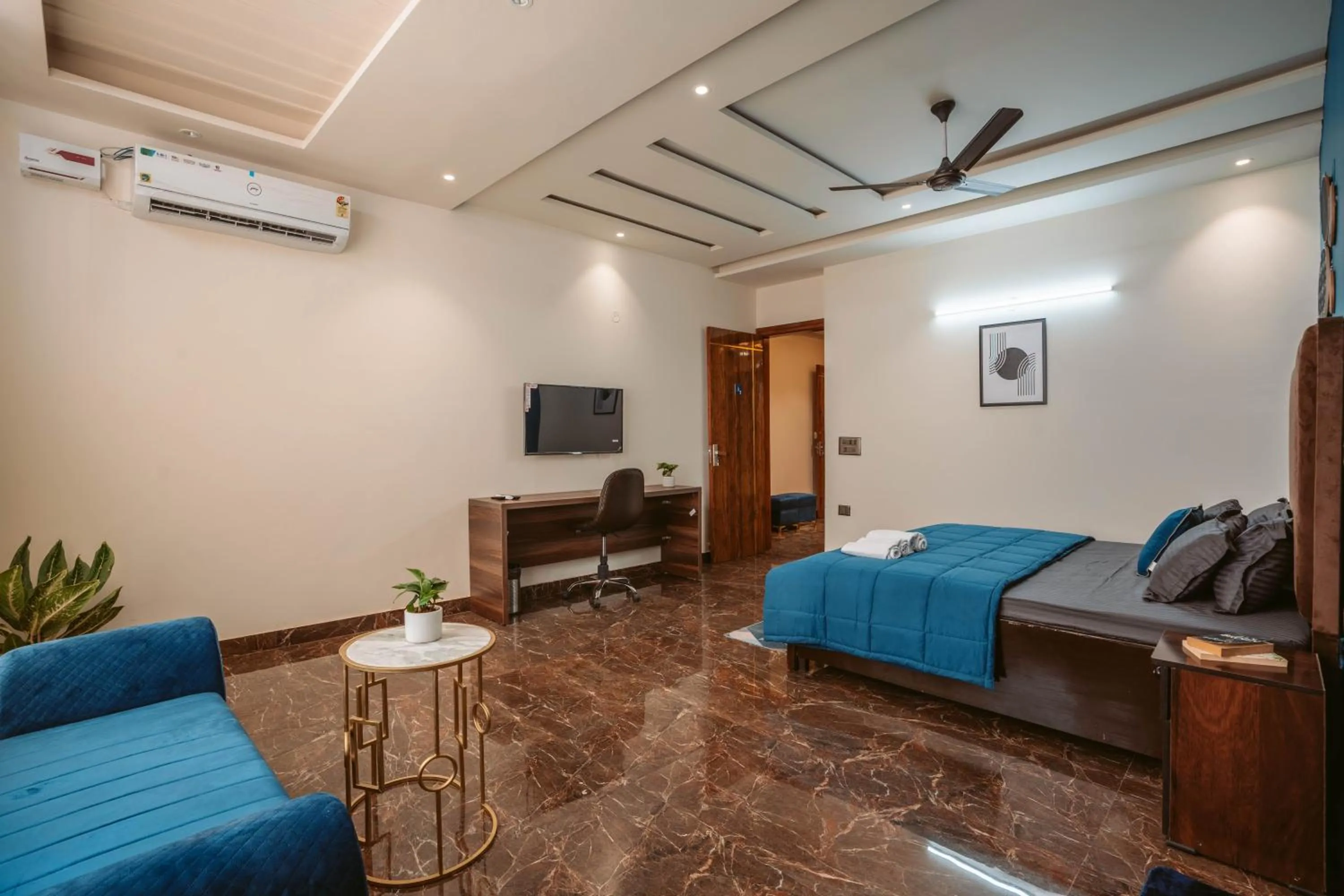 Bedroom in FlxHo Duo - Serviced Apartment & Rooms - Golf Course Road