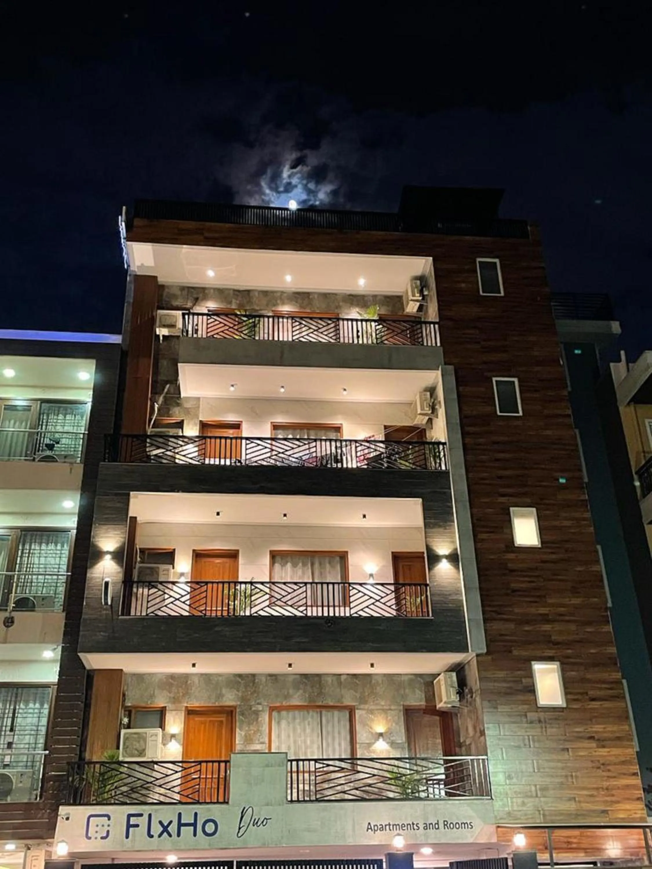 Facade/entrance in FlxHo Duo - Serviced Apartment & Rooms - Golf Course Road