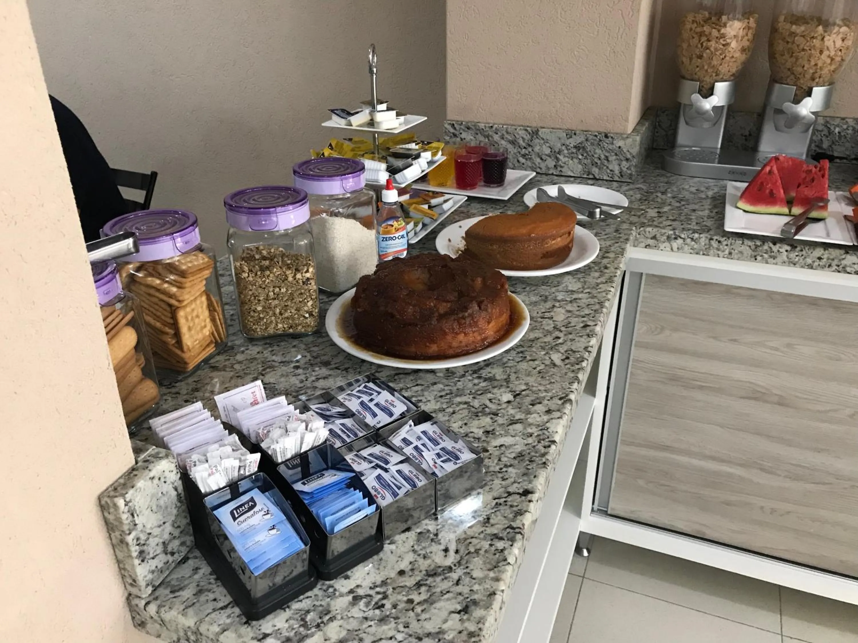 Continental breakfast in Cerrado Hotel LTDA