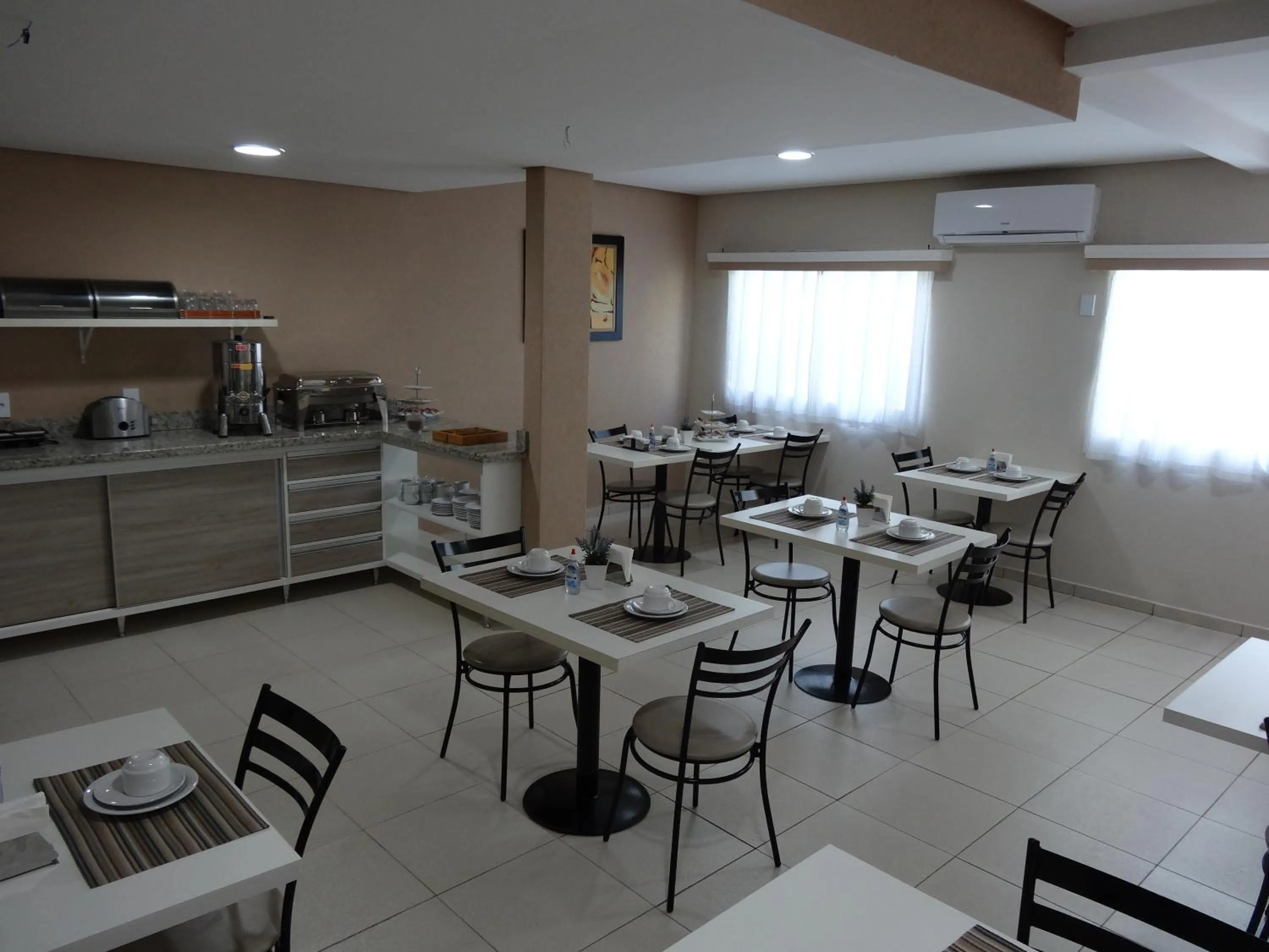Dining area in Cerrado Hotel LTDA
