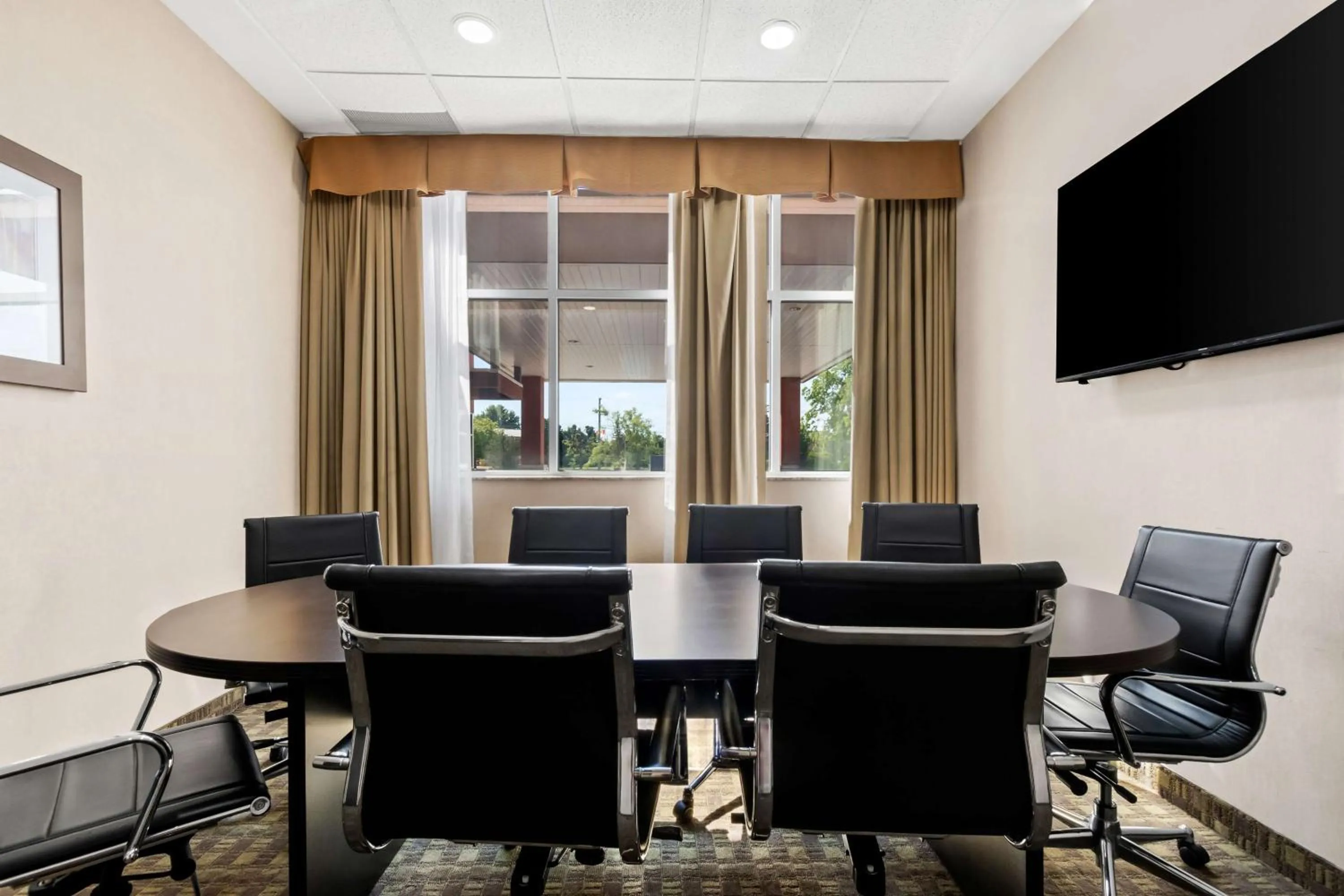 Meeting/conference room in Best Western Plus Fergus Hotel