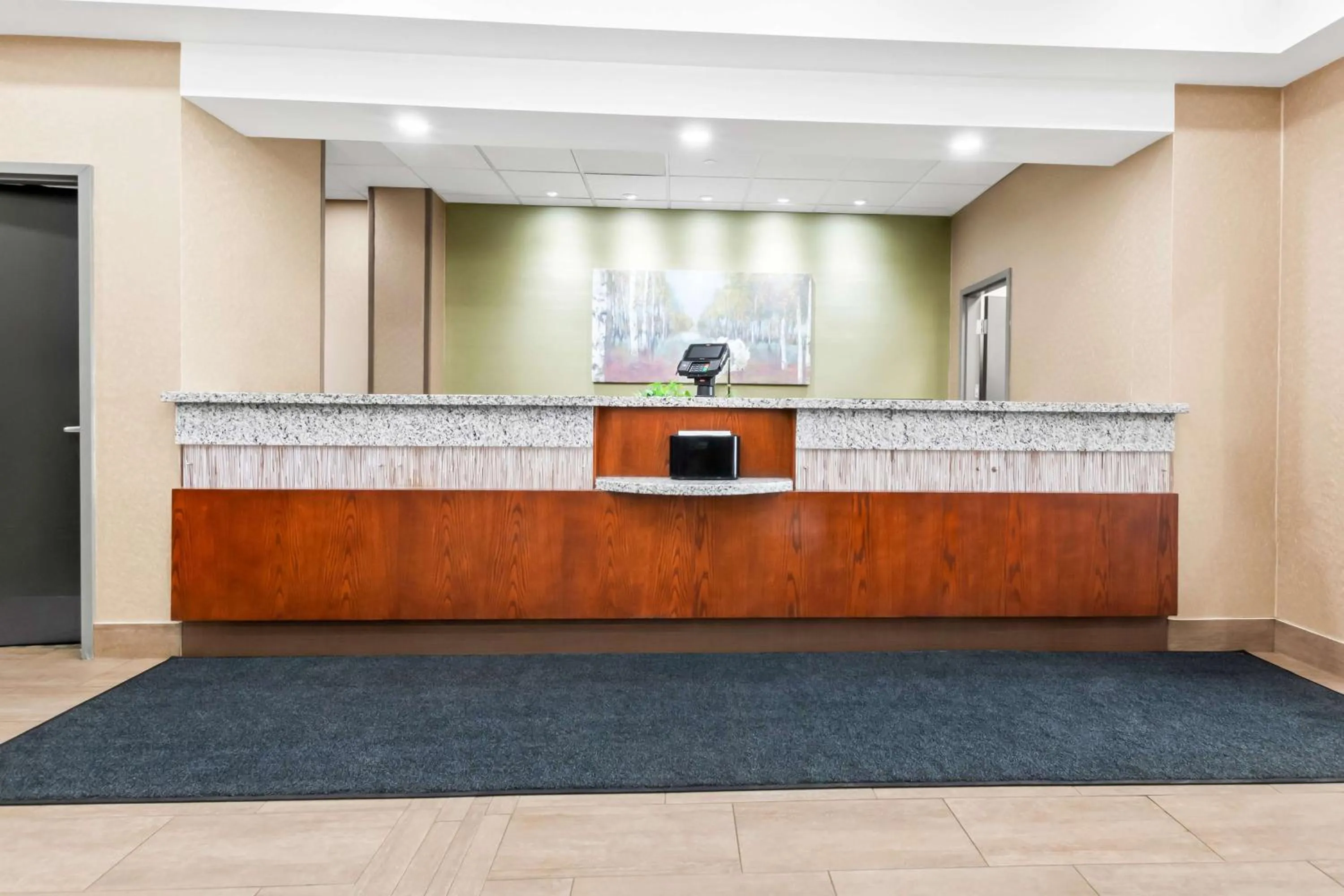 Lobby or reception in Best Western Plus Fergus Hotel