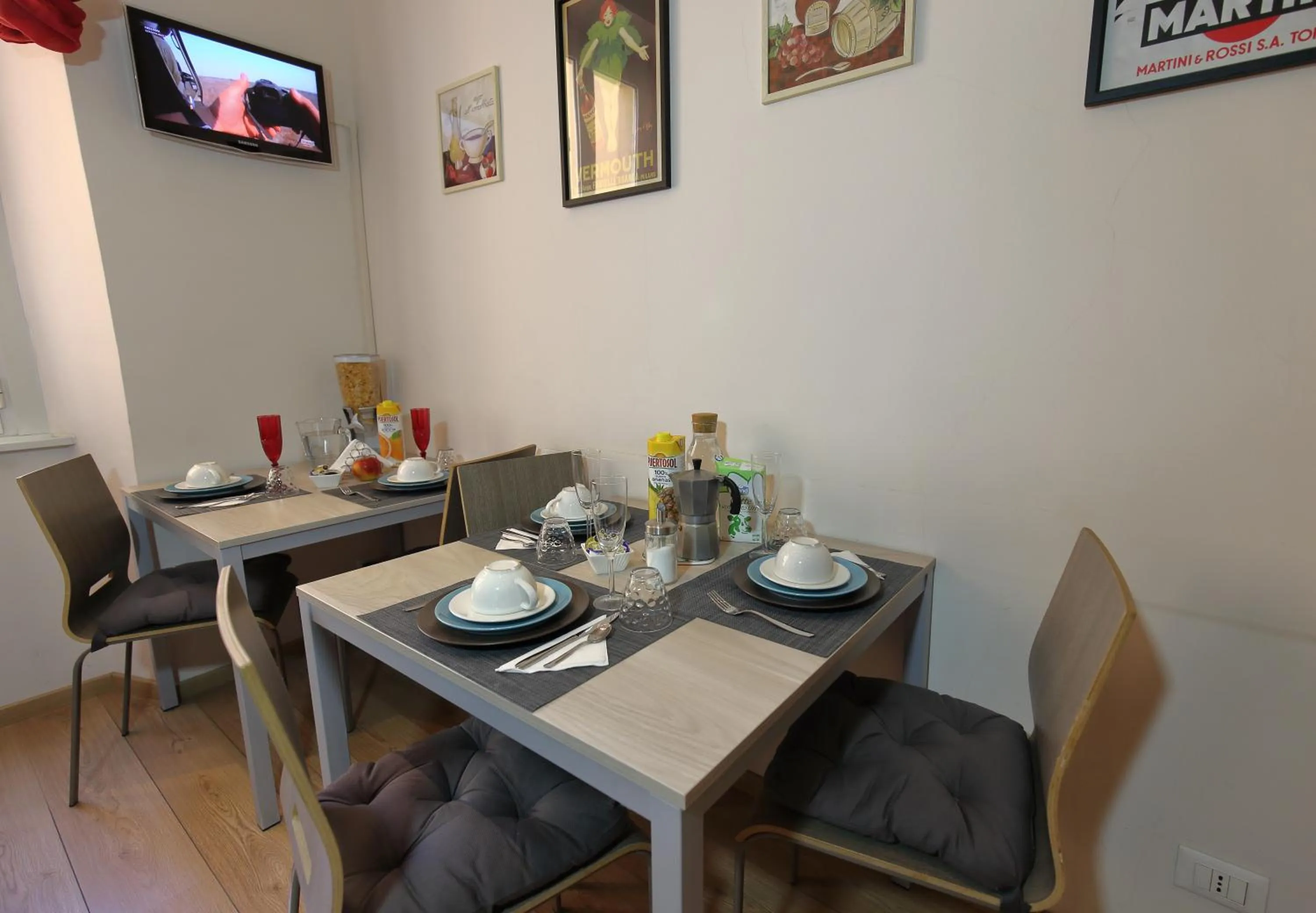 Communal lounge/ TV room in Aria Rome Rooms