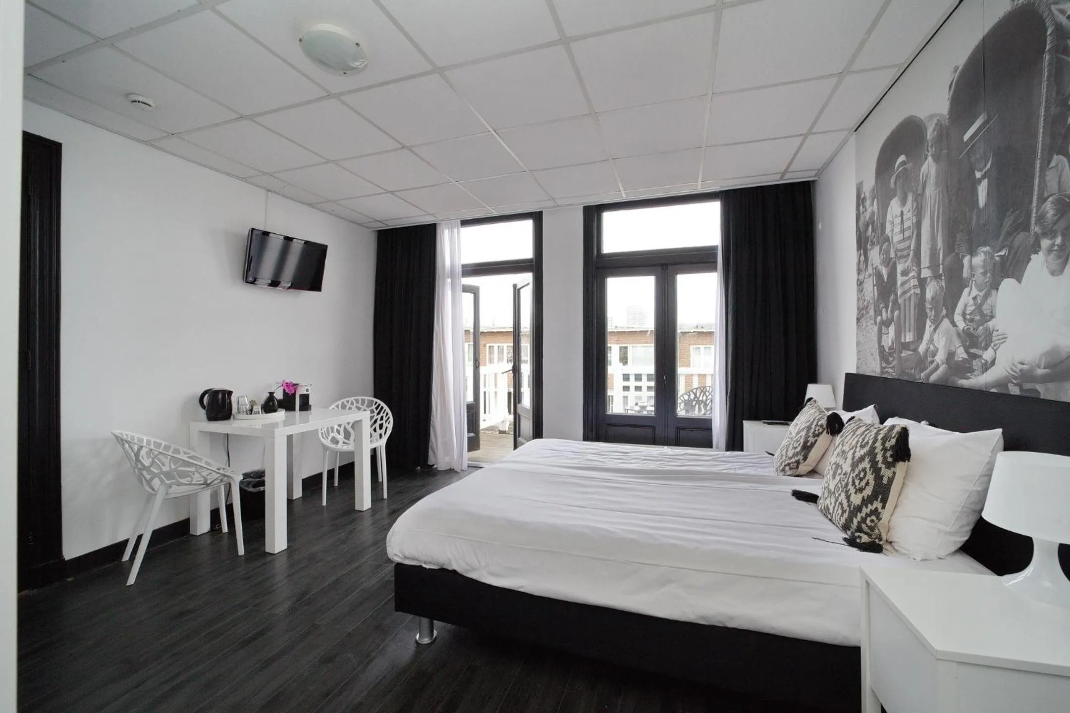 Street view, Bed in Hotel Zeespiegel