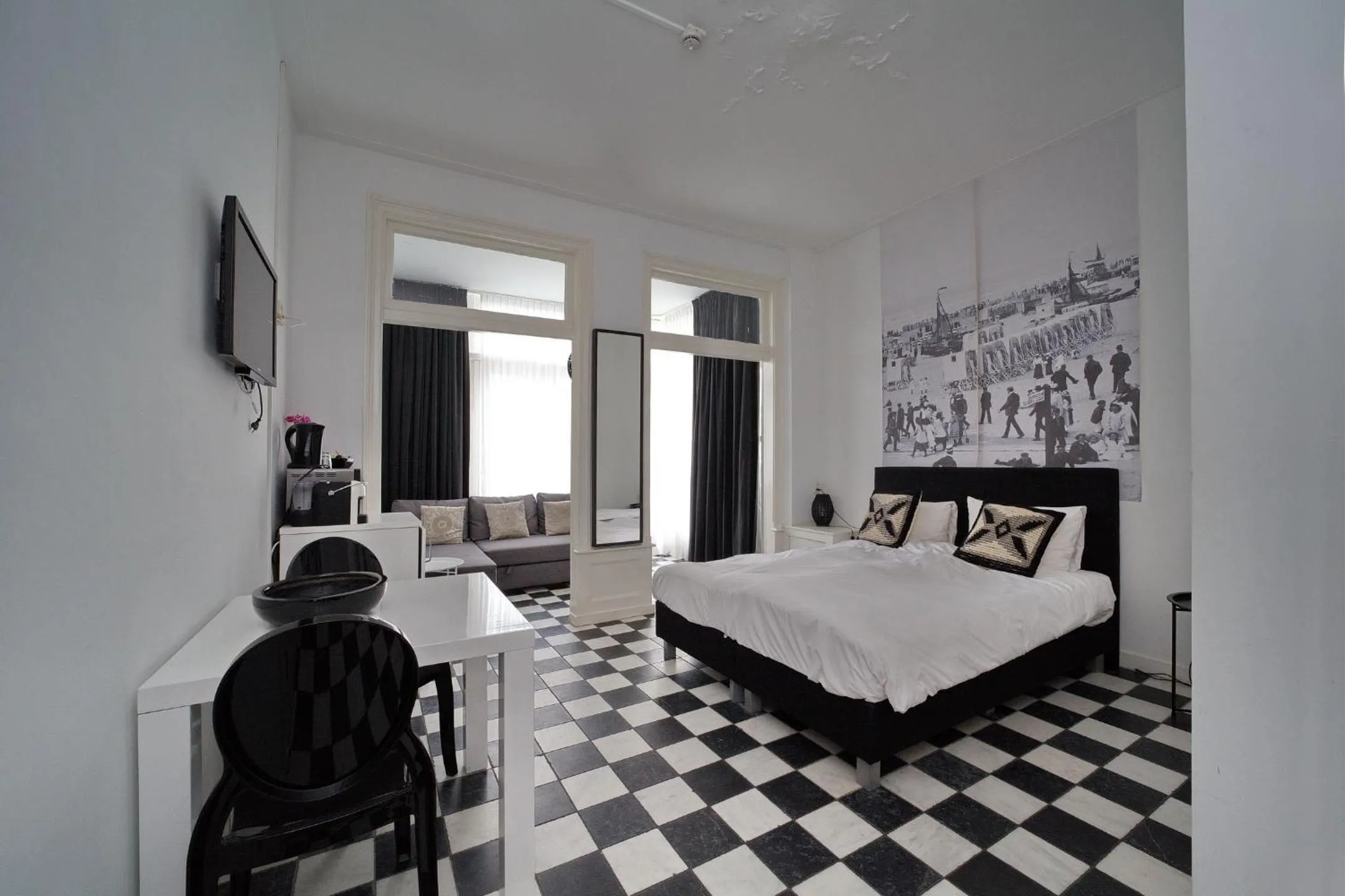 Property building, Bed in Hotel Zeespiegel