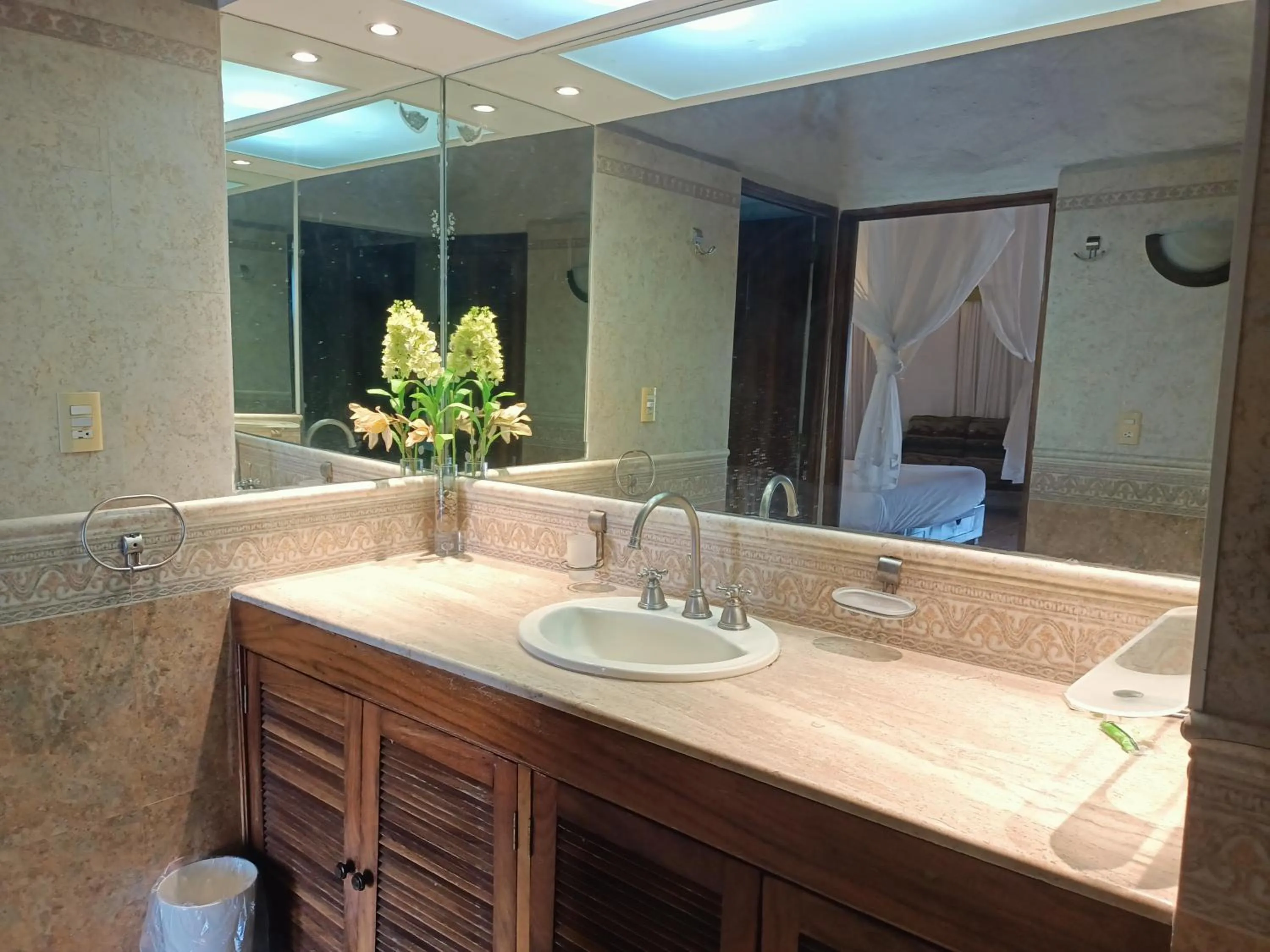 Bathroom in hotel plaza tucanes