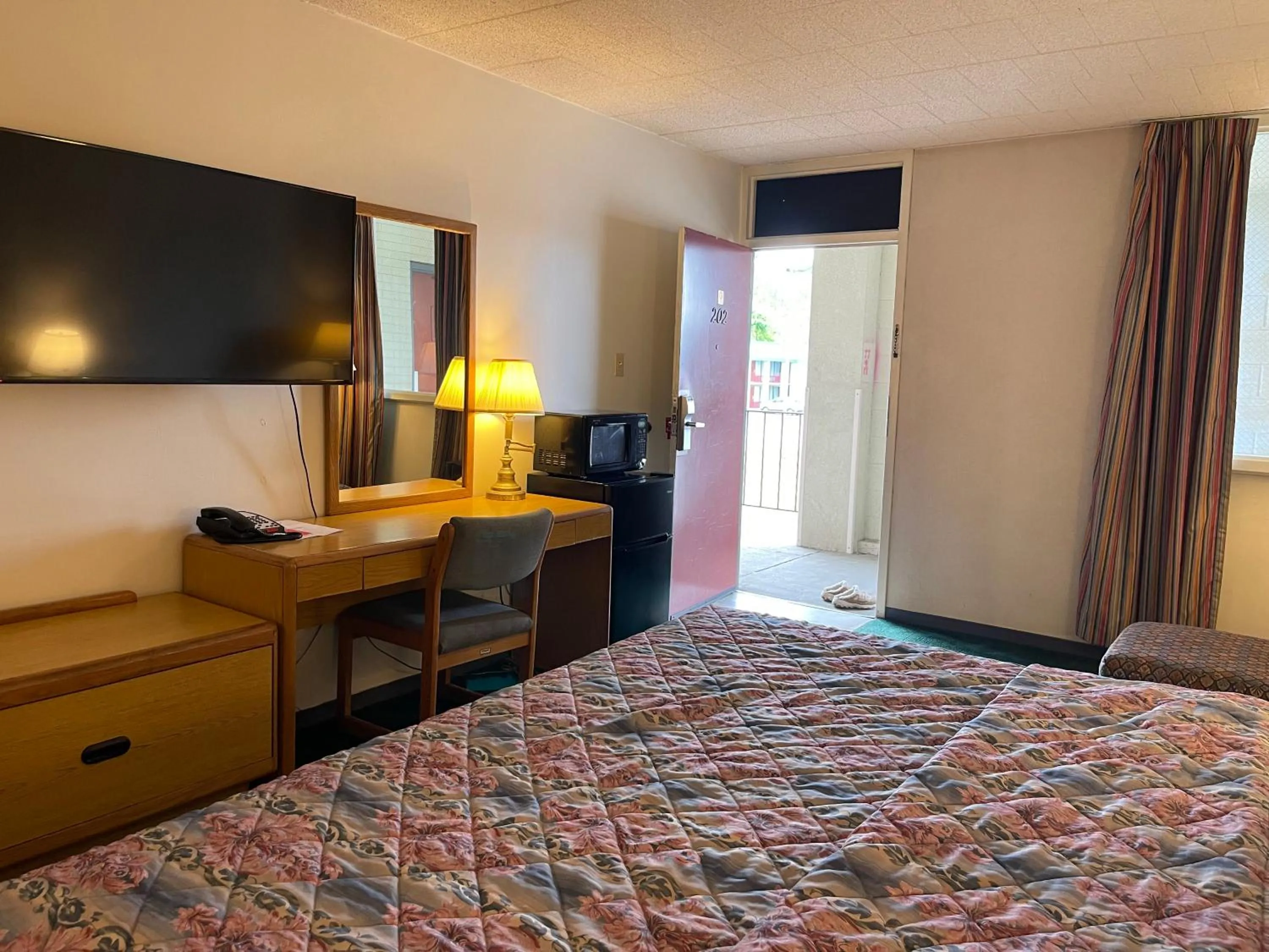 Bed in Horseshoe Curve Lodge