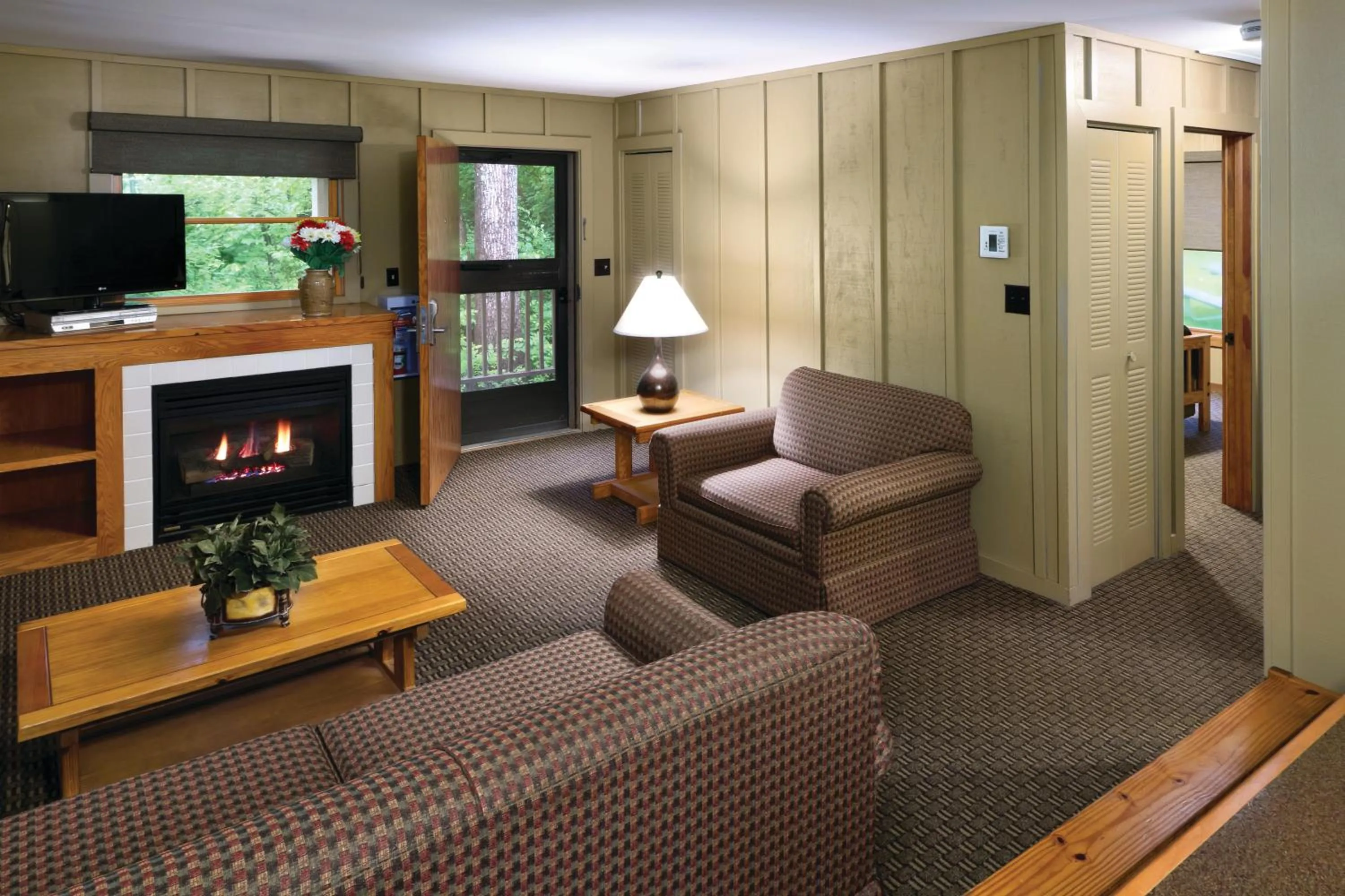 Living room in Hueston Woods Lodge and Conference Center