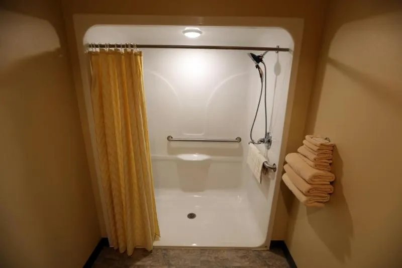 Shower in Sandhills Guest House Motel