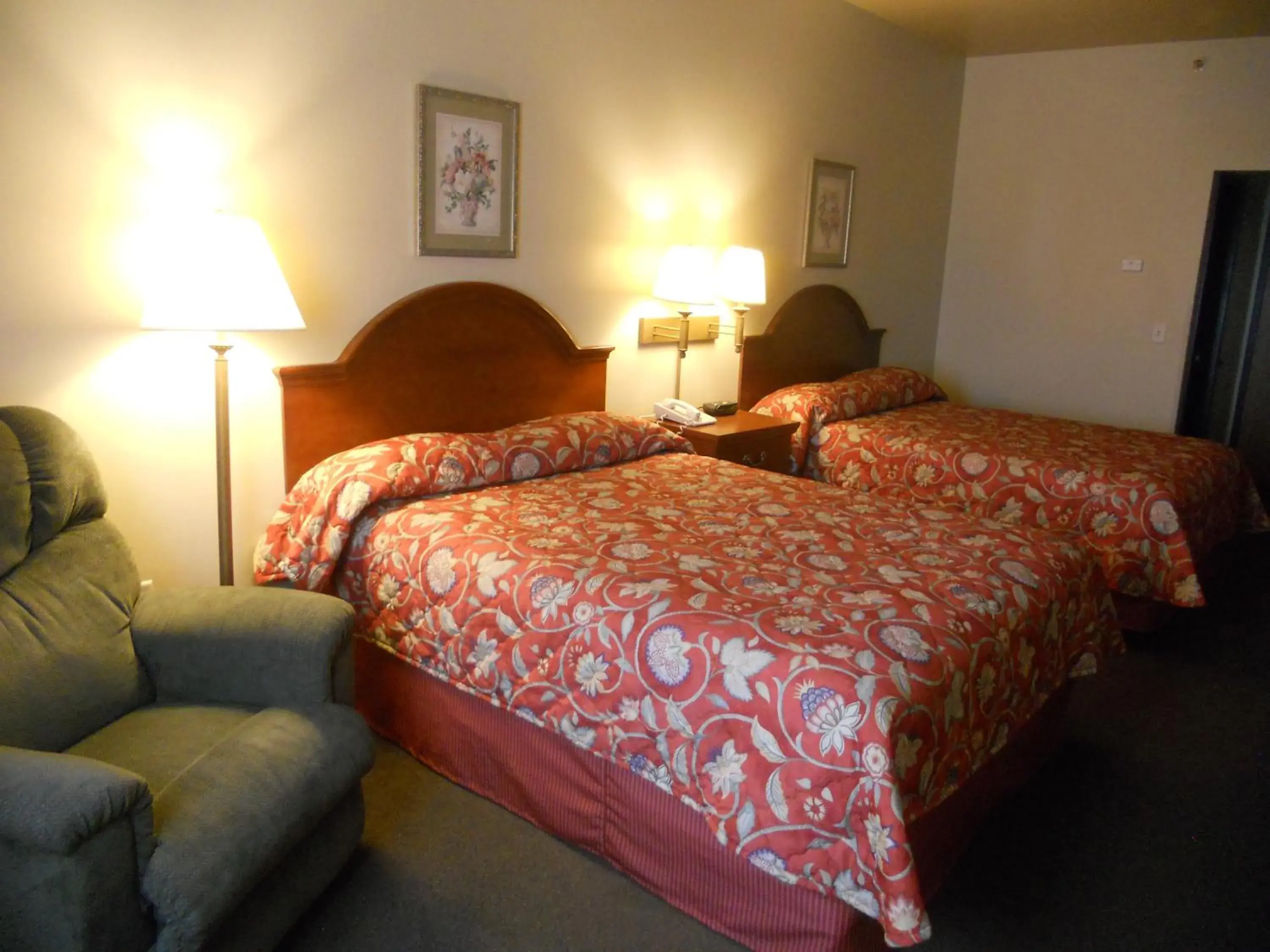 Queen Room with Two Queen Beds in Sandhills Guest House Motel Queen Room with Two Queen Beds in Sandhills Guest House Motel