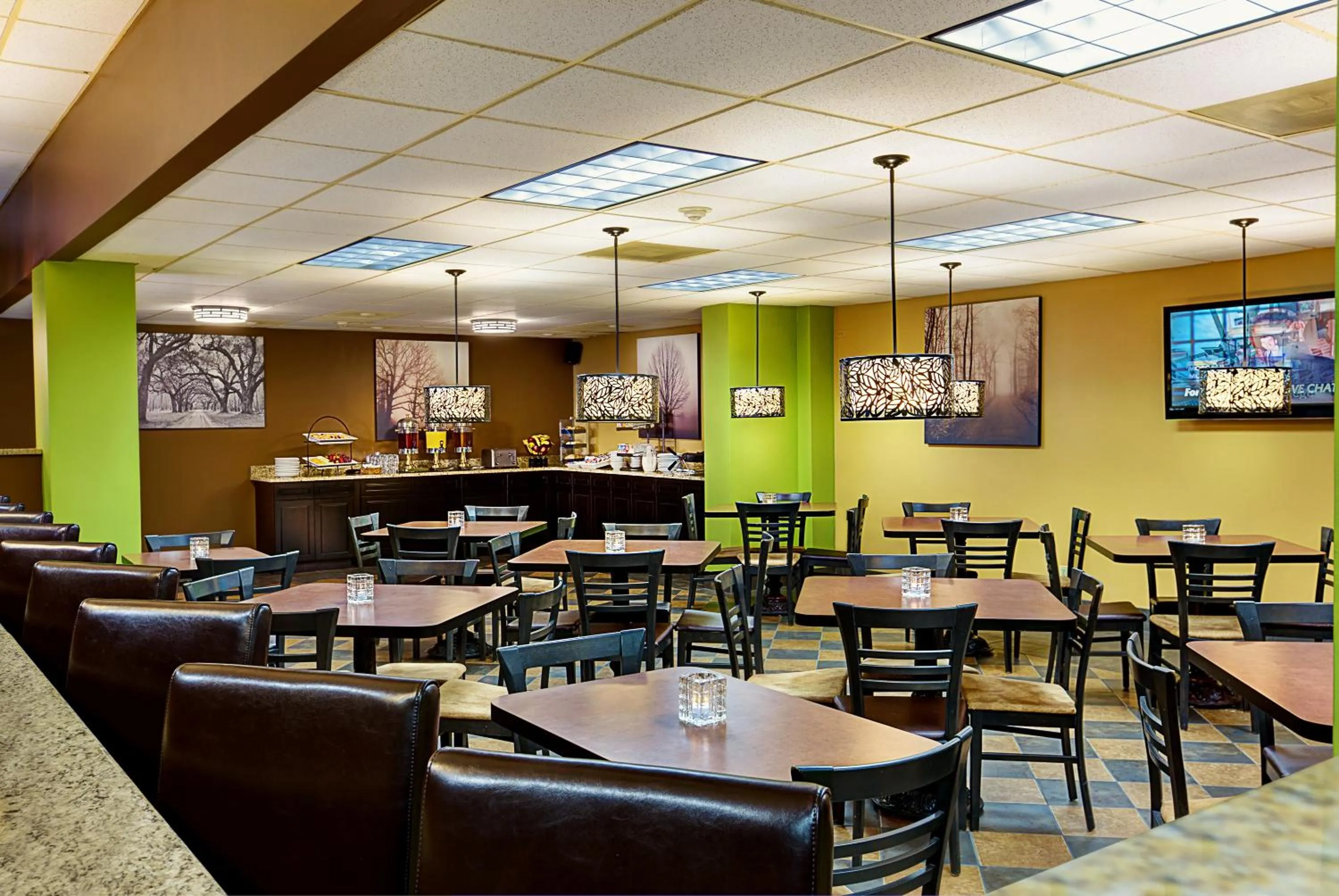 Restaurant/places to eat in Historic Whispering Woods Hotel & Conference Center