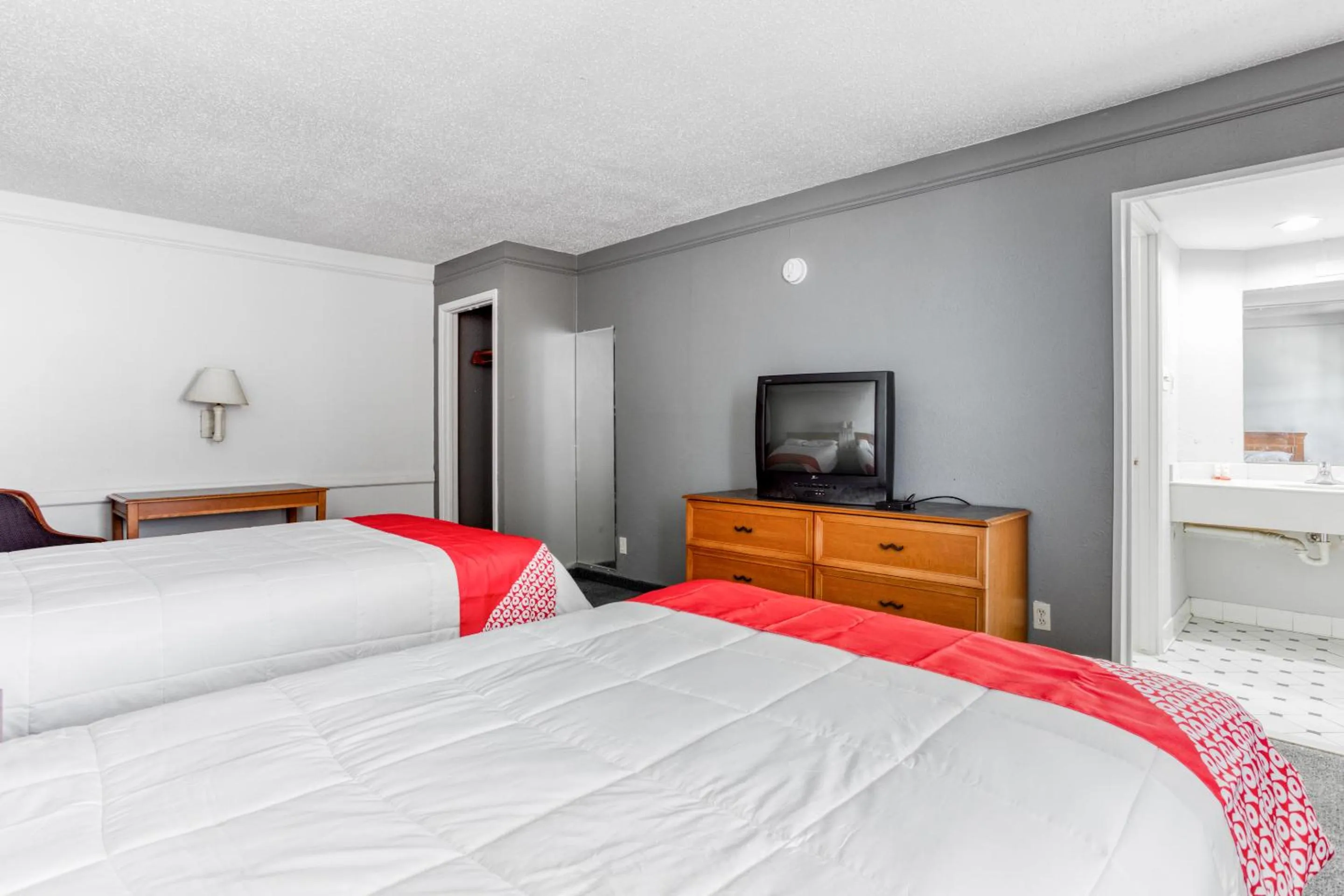 Bedroom, Bed in Hemp Hotel Oklahoma City South