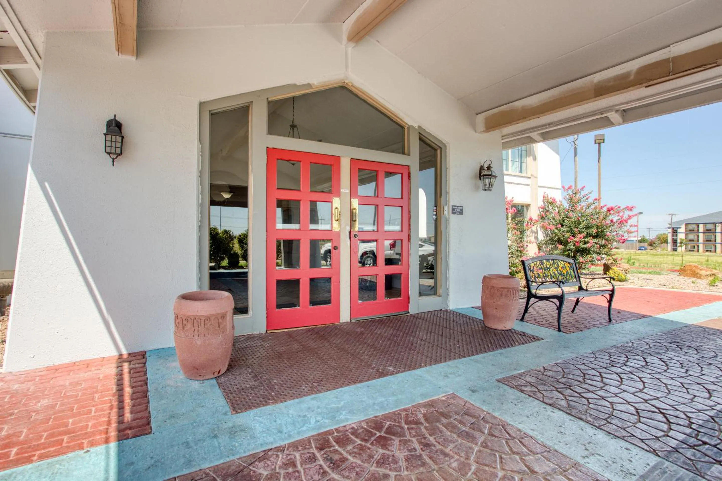 Facade/entrance in Hemp Hotel Oklahoma City South