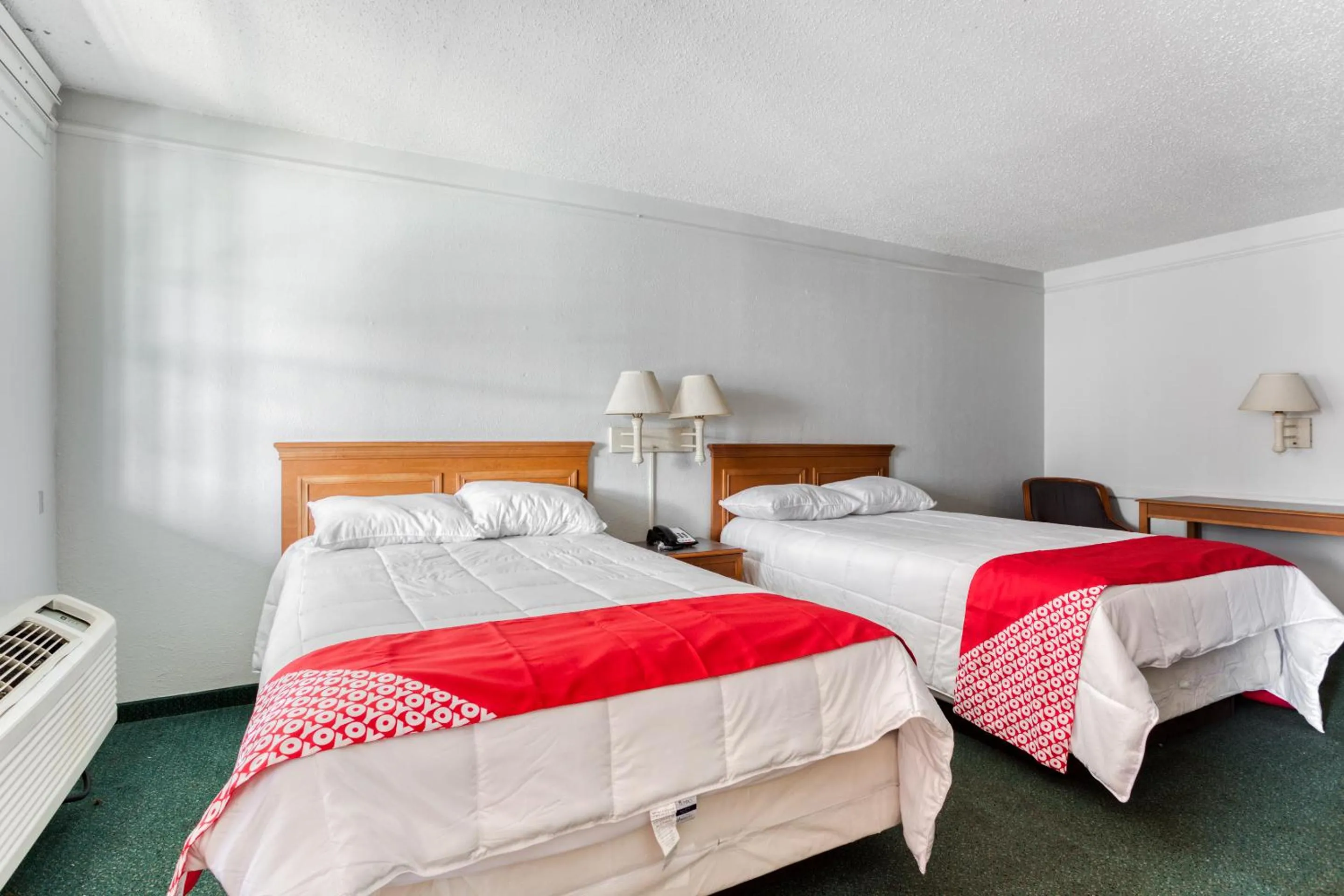 Bedroom, Bed in Hemp Hotel Oklahoma City South