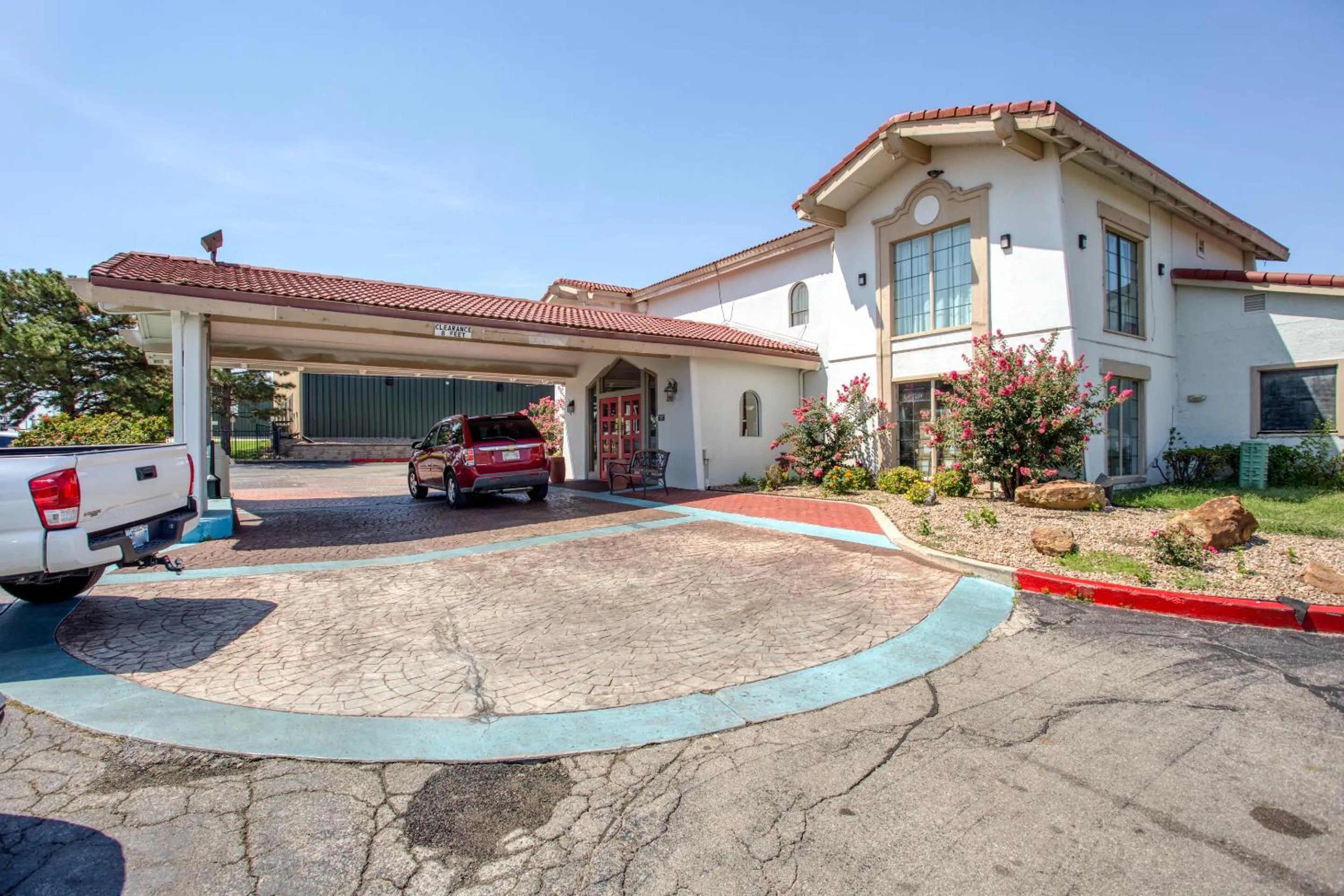 Facade/entrance in Hemp Hotel Oklahoma City South
