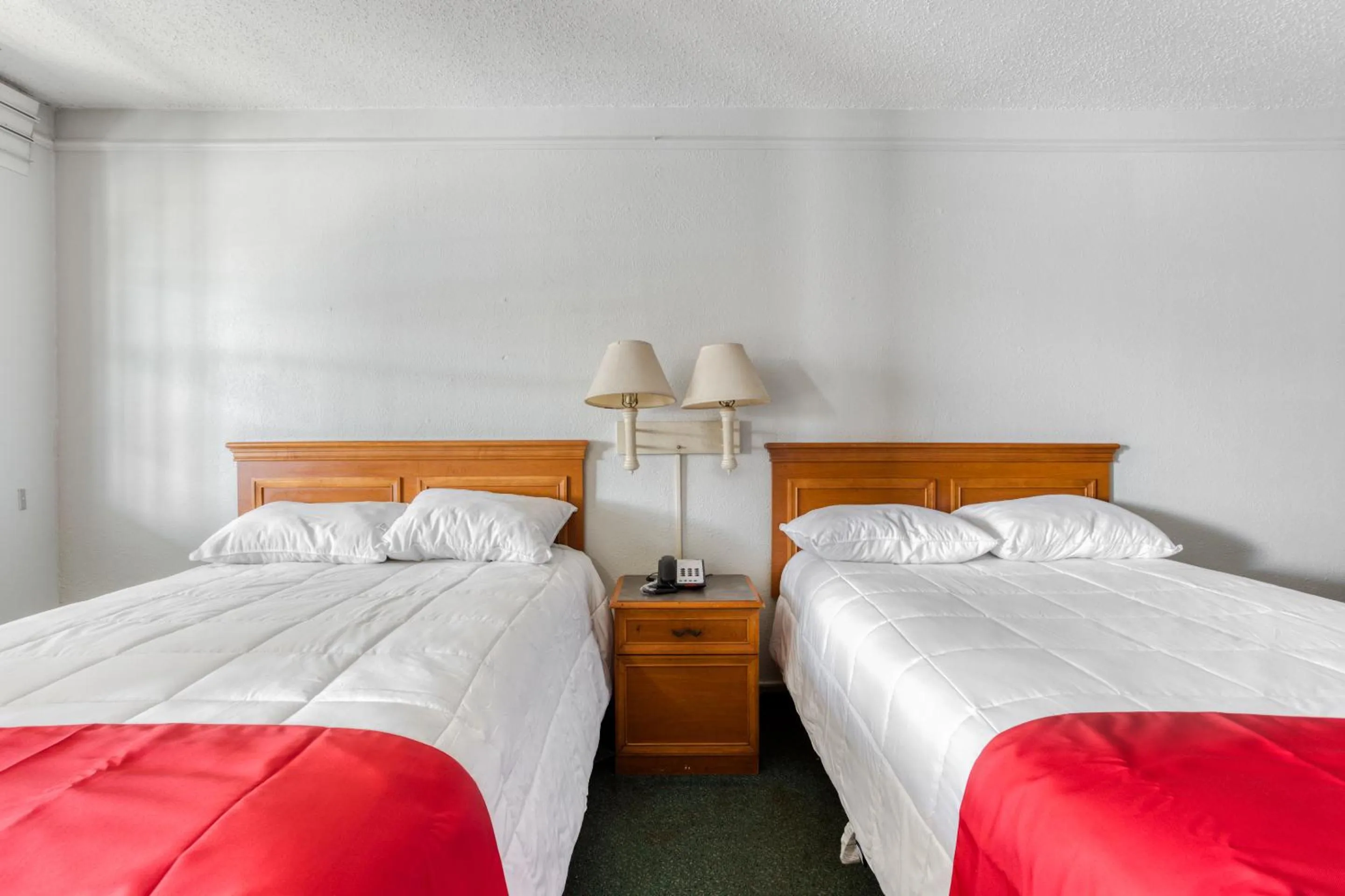 Bedroom, Bed in Hemp Hotel Oklahoma City South