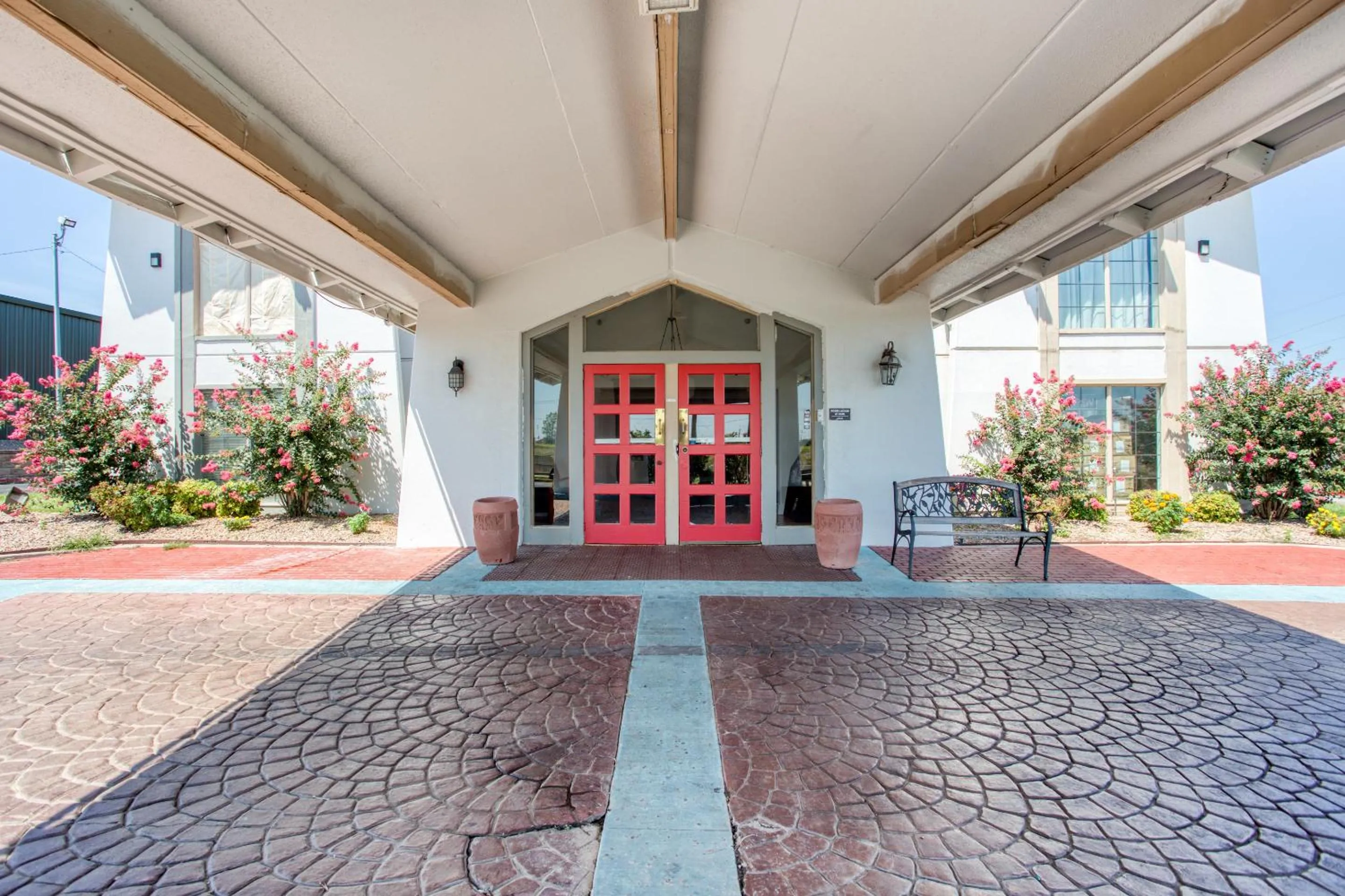 Facade/entrance in Hemp Hotel Oklahoma City South