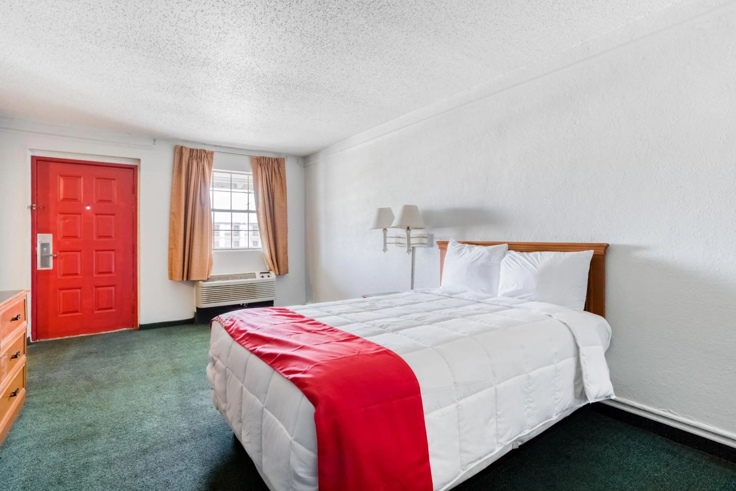 Bedroom, Bed in Hemp Hotel Oklahoma City South