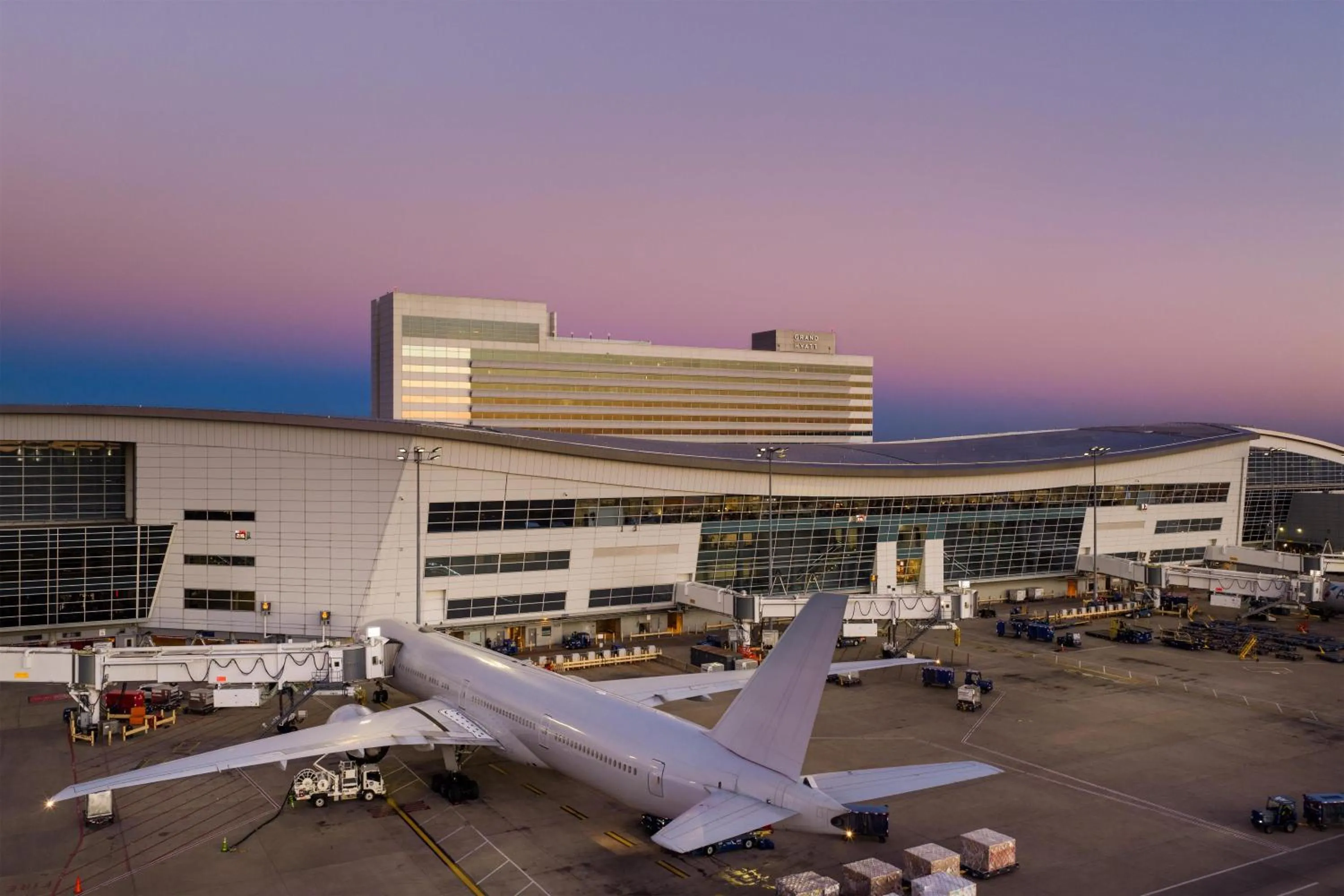 Property building in Grand Hyatt DFW Airport