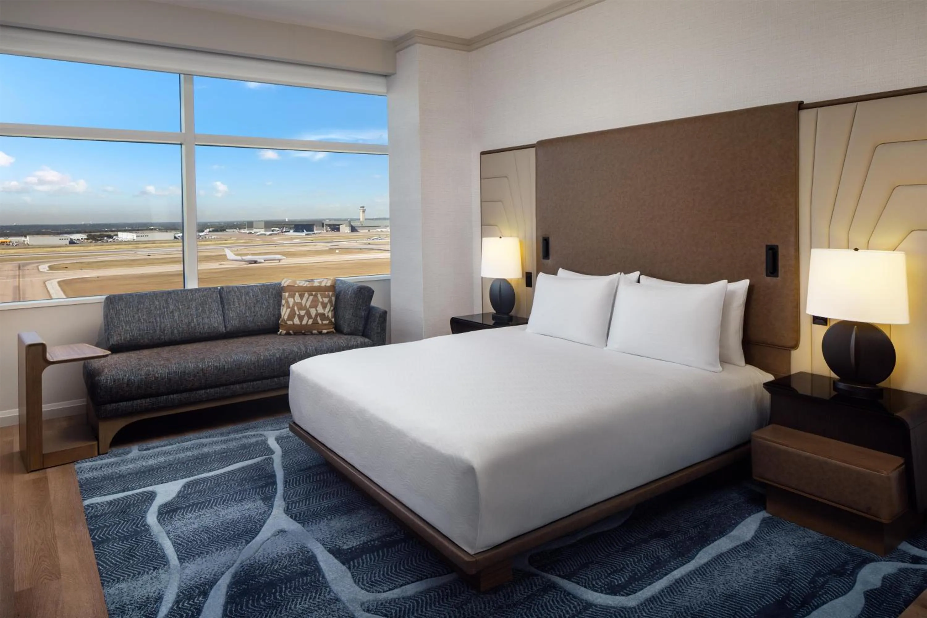 Bedroom, Bed in Grand Hyatt DFW Airport