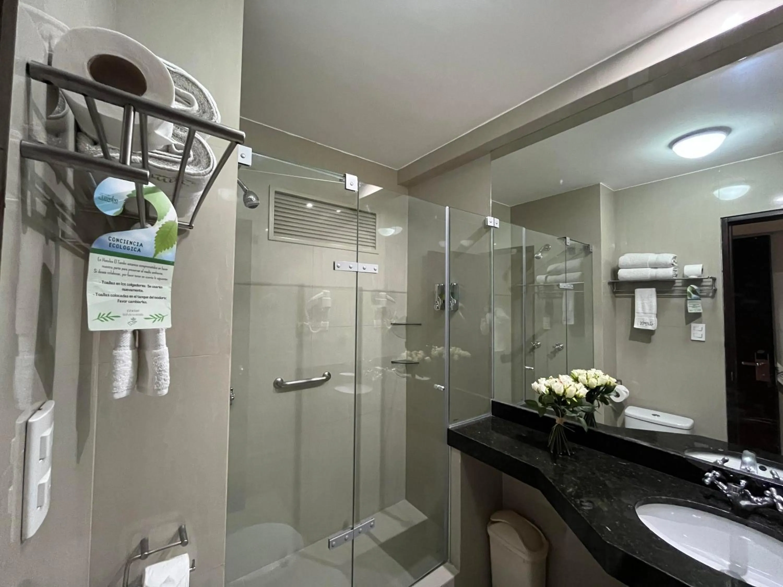 Shower in Hotel El Tambo 2