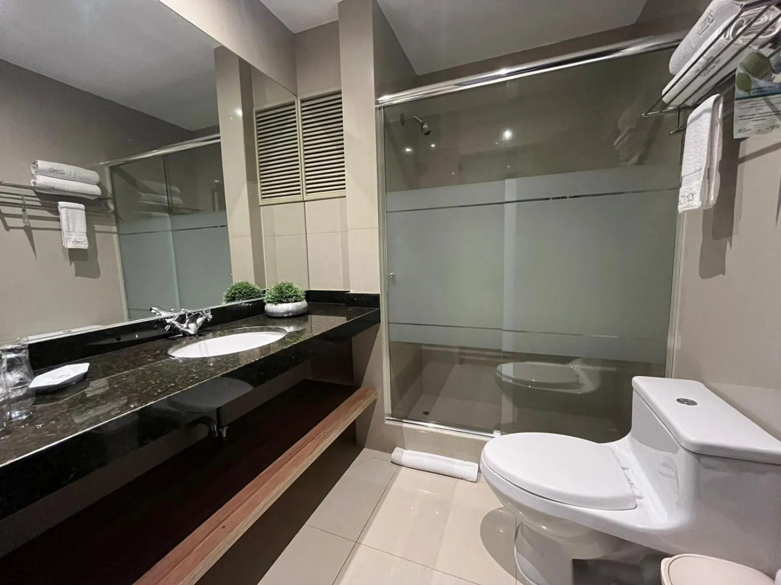 Shower in Hotel El Tambo 2