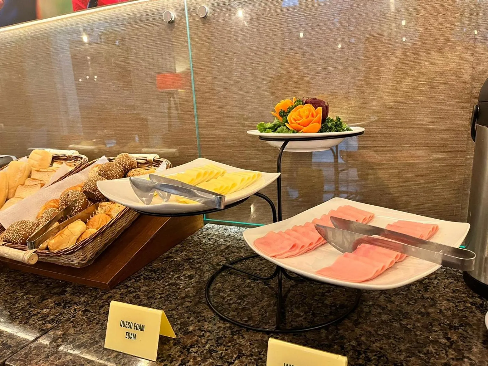 Food and drinks in Hotel El Tambo 2