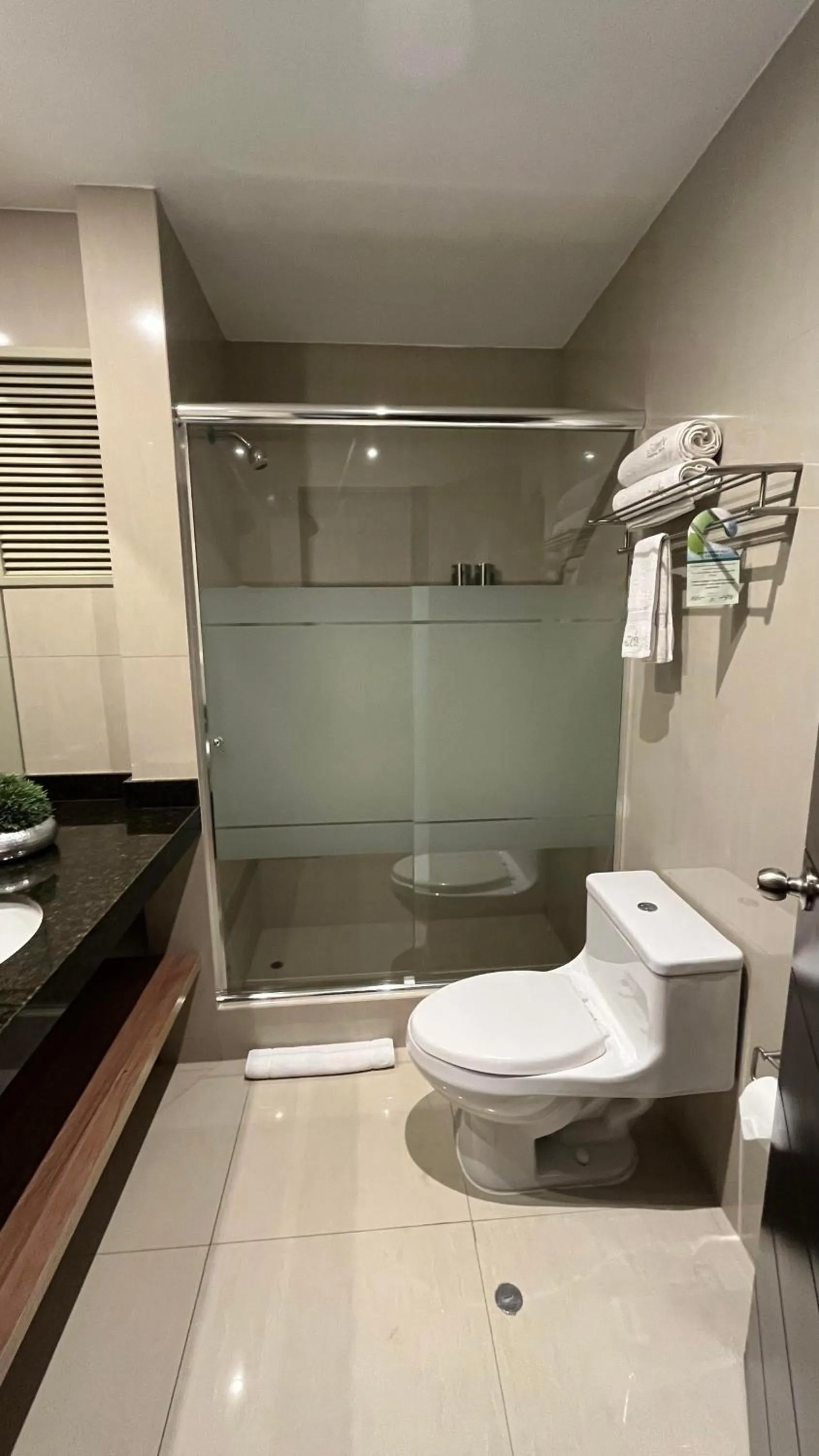 Shower in Hotel El Tambo 2