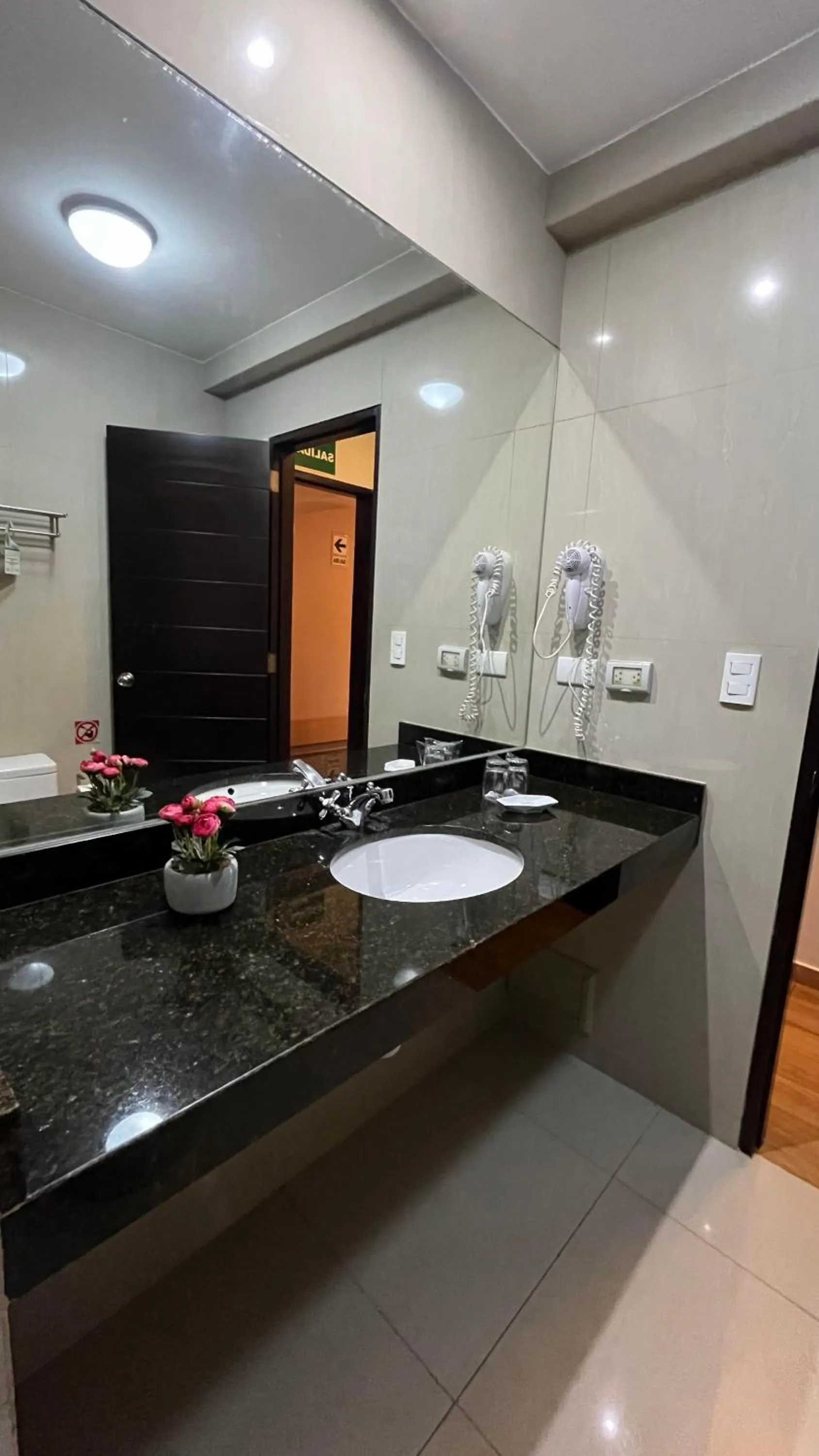 Shower in Hotel El Tambo 2