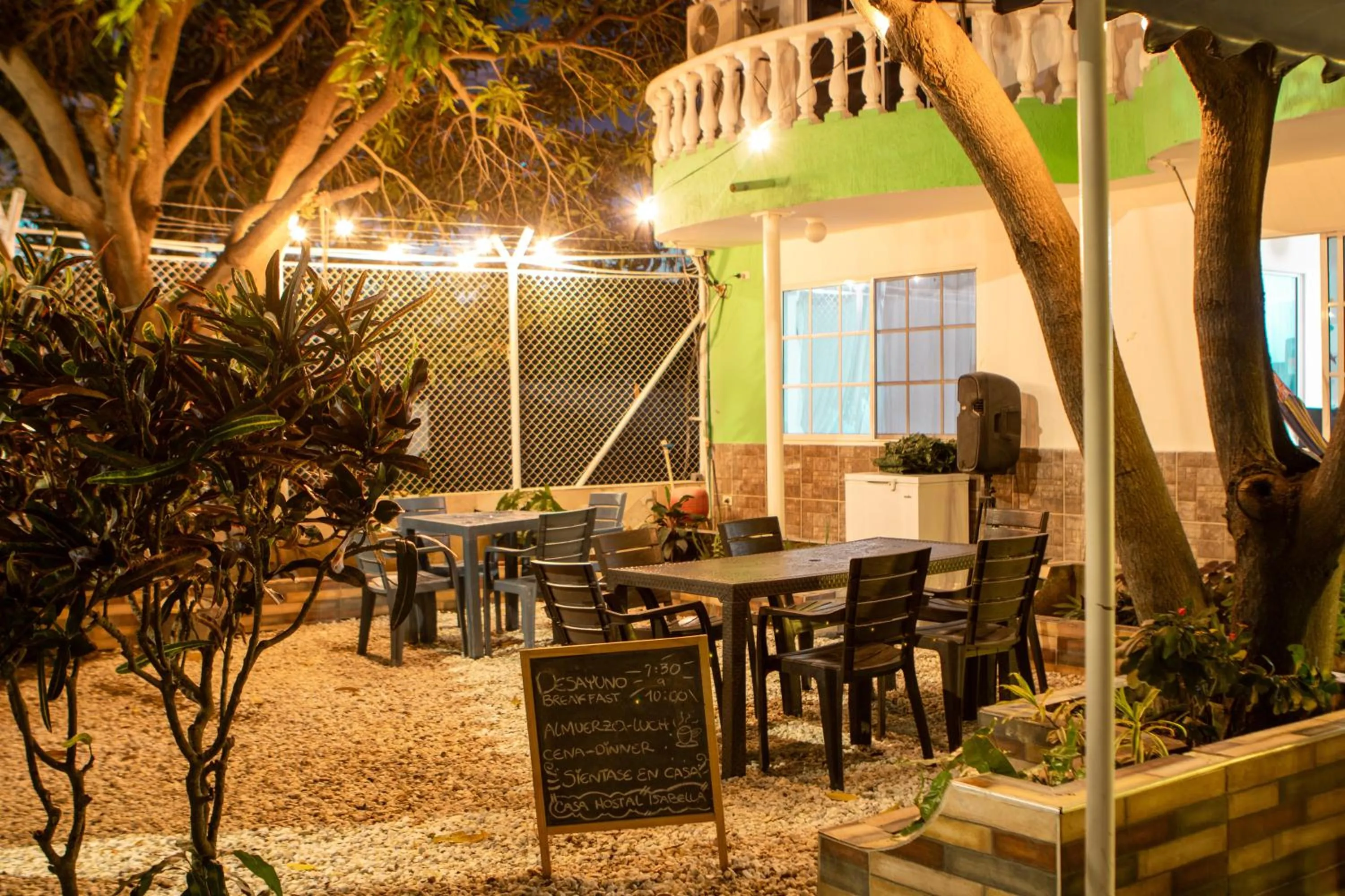 Restaurant/places to eat in Hostel ISABELLA