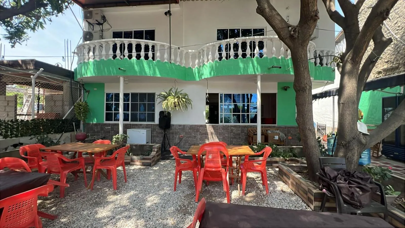 Restaurant/places to eat in Hostel ISABELLA