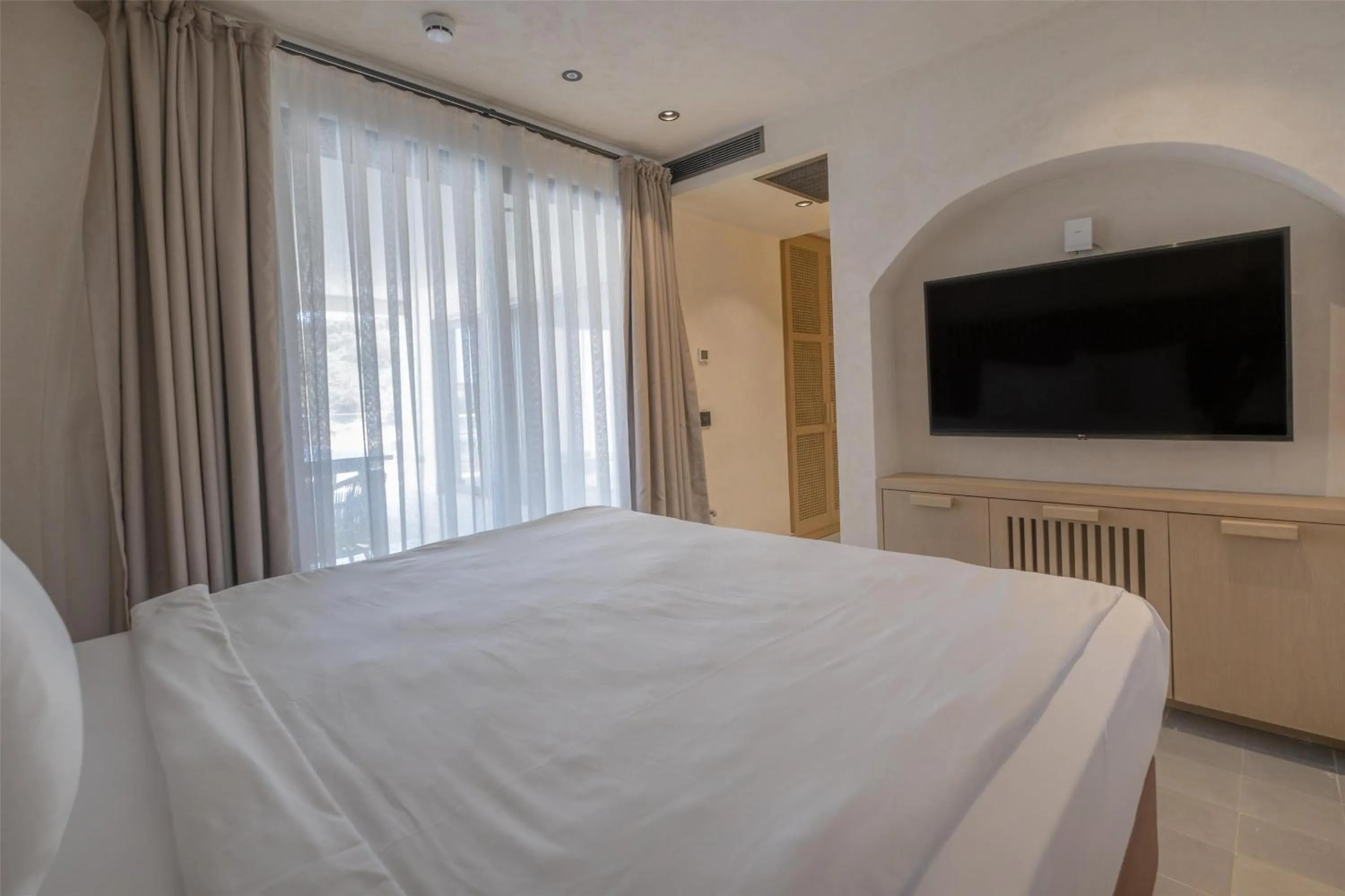 Photo of the whole room, Bed in Radisson Blu Hotel, Kas