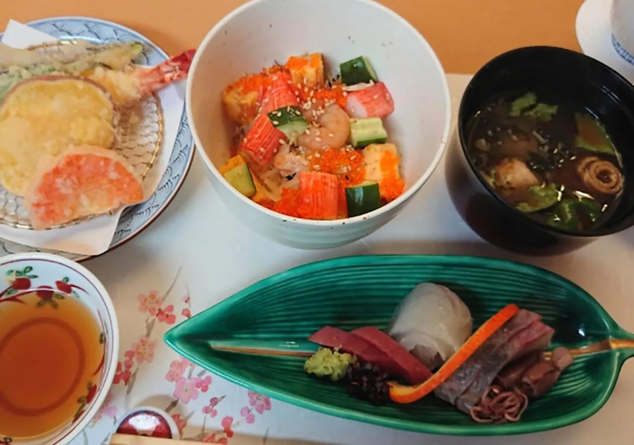 Restaurant/places to eat in APA Hotel Fujichuo