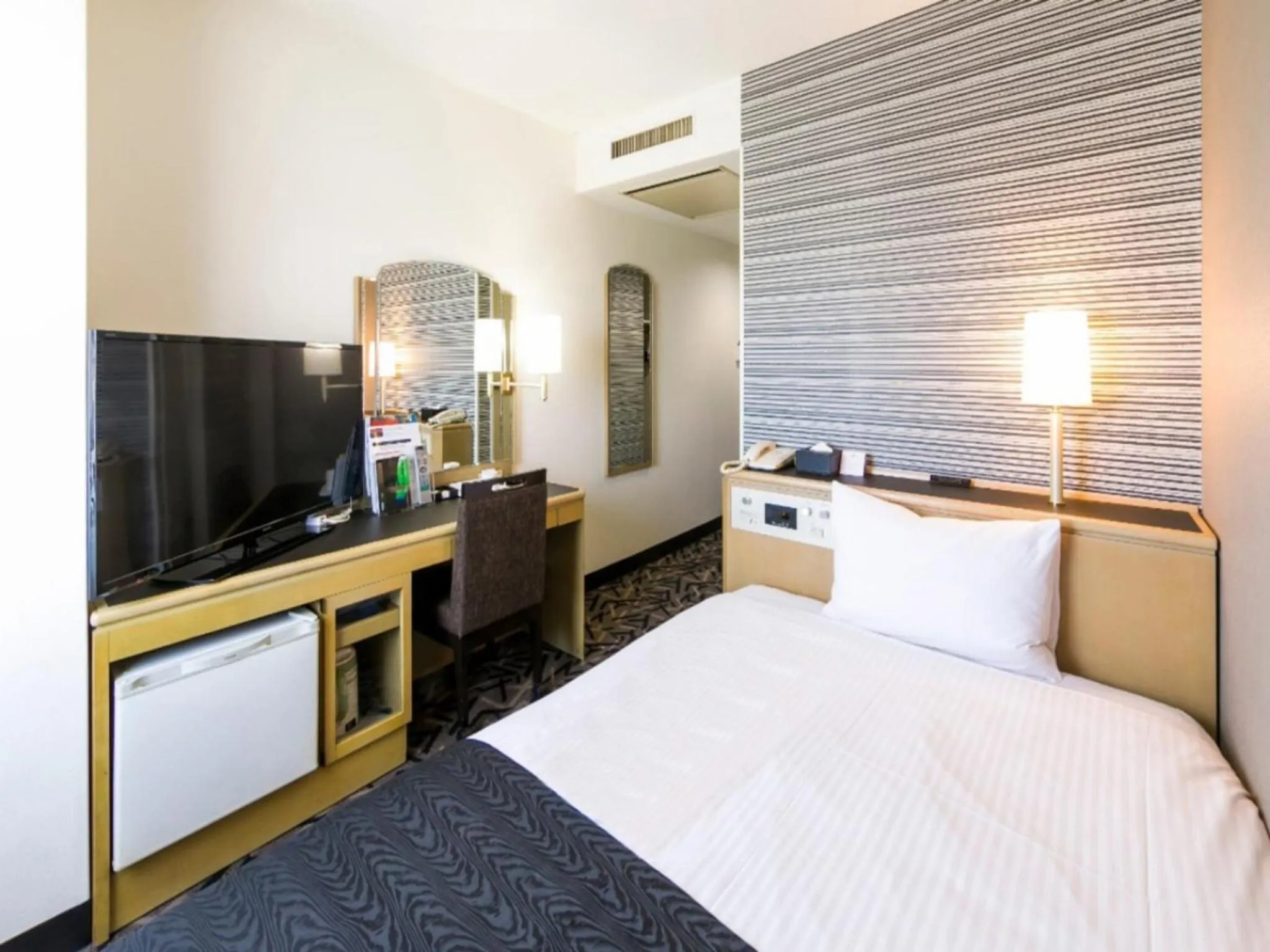 Photo of the whole room, Bed in APA Hotel Fujichuo