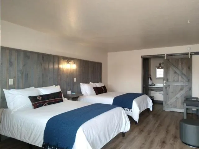 Bed in Horseshoe Bend Motel