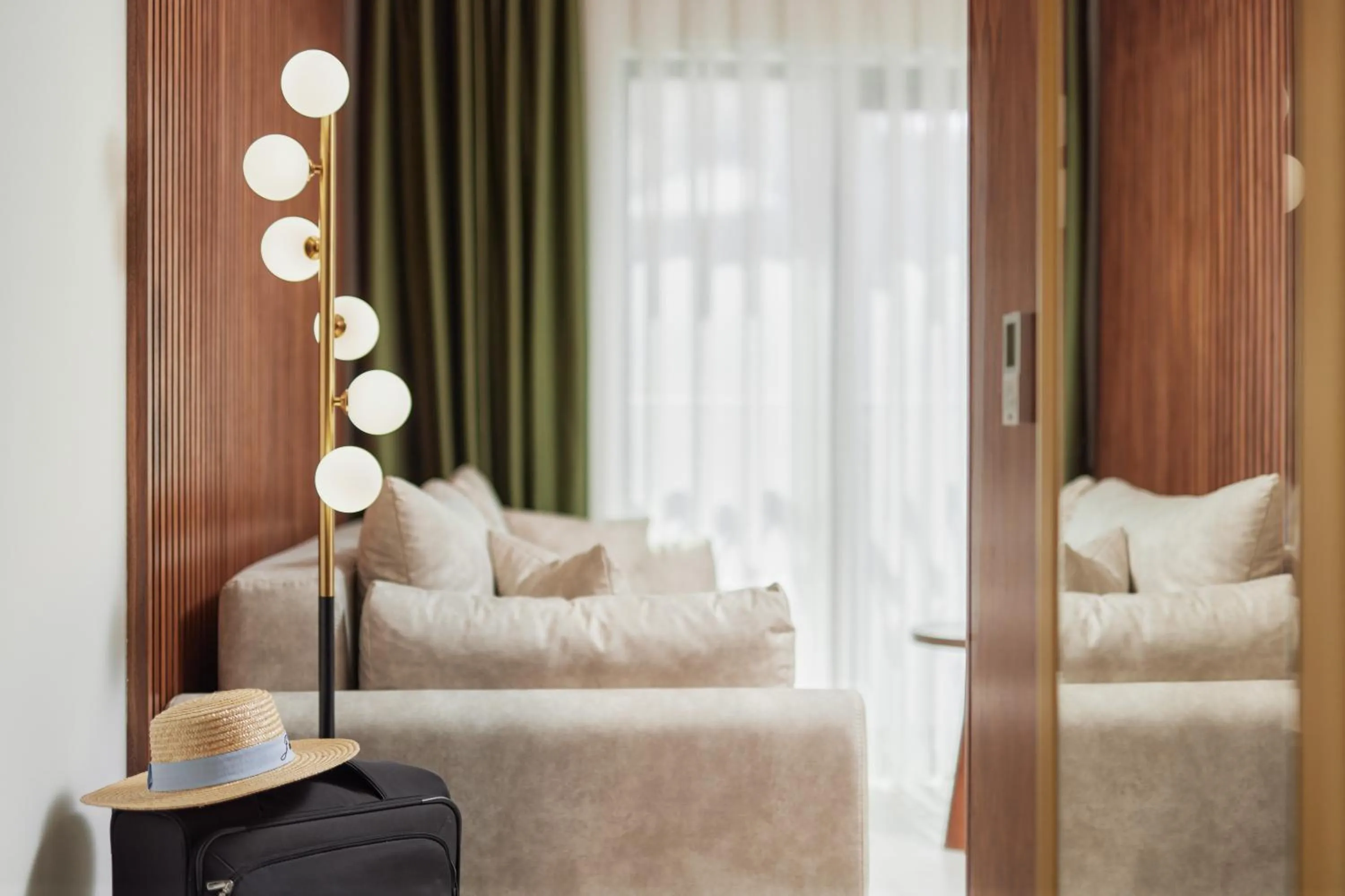 Living room, Bed in Hotel Diplomat by Aycon