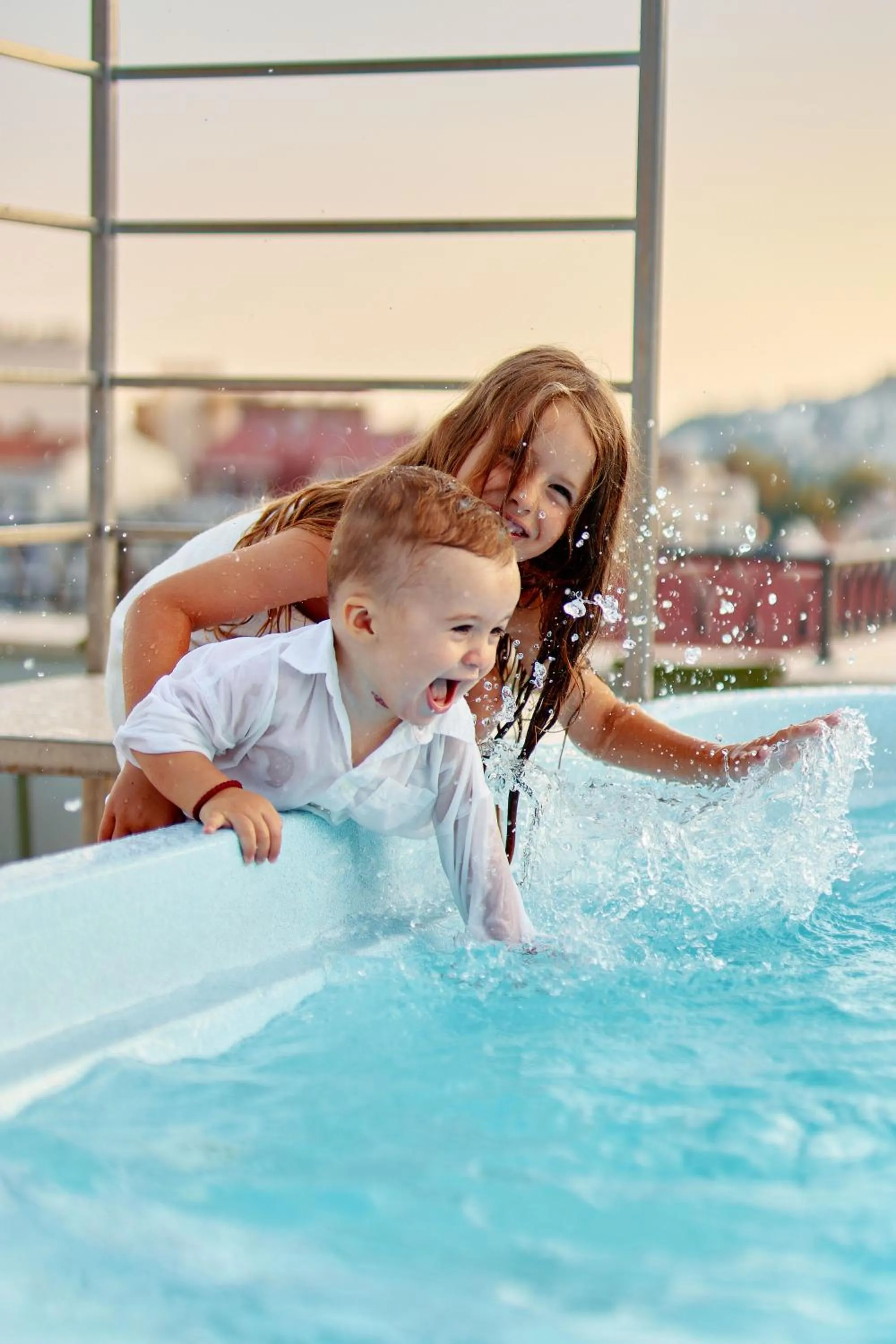 Pool view in Hotel Diplomat by Aycon