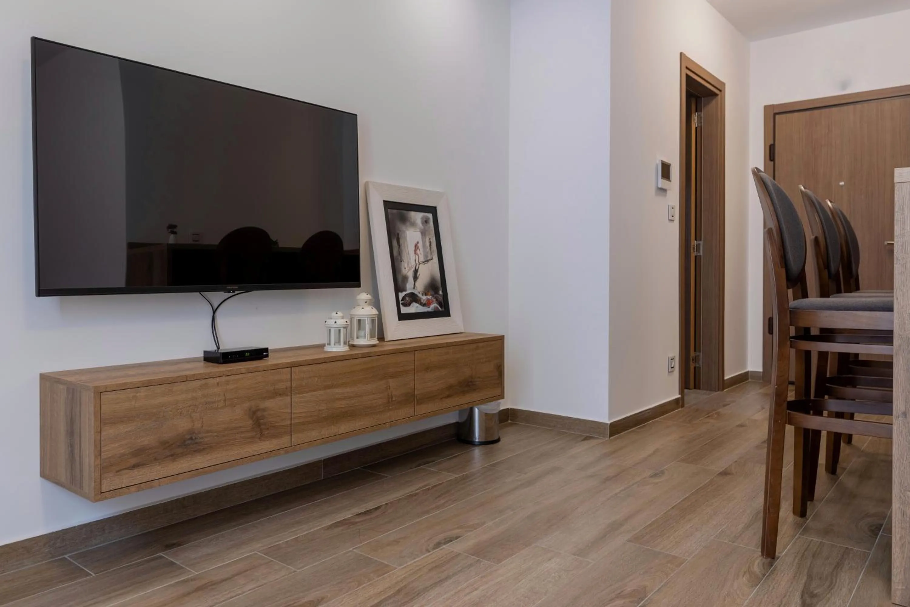 TV and multimedia in Hotel Diplomat by Aycon