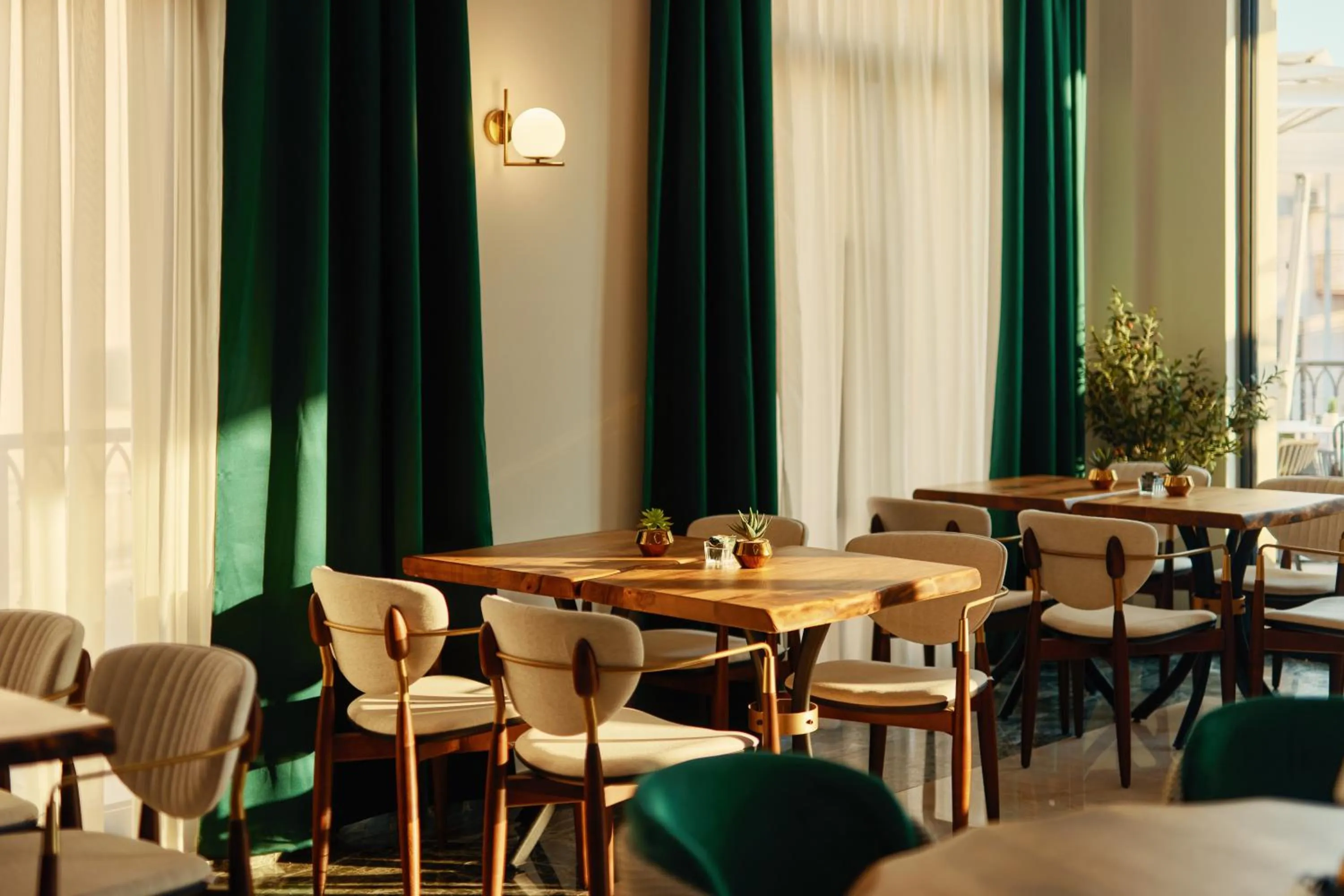 Restaurant/places to eat in Hotel Diplomat by Aycon