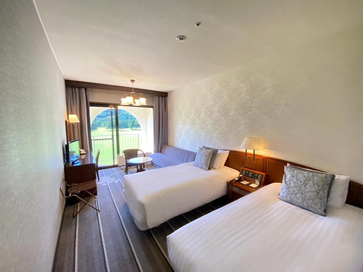 Photo of the whole room, Bed in Hakone Sengokuhara Prince Hotel