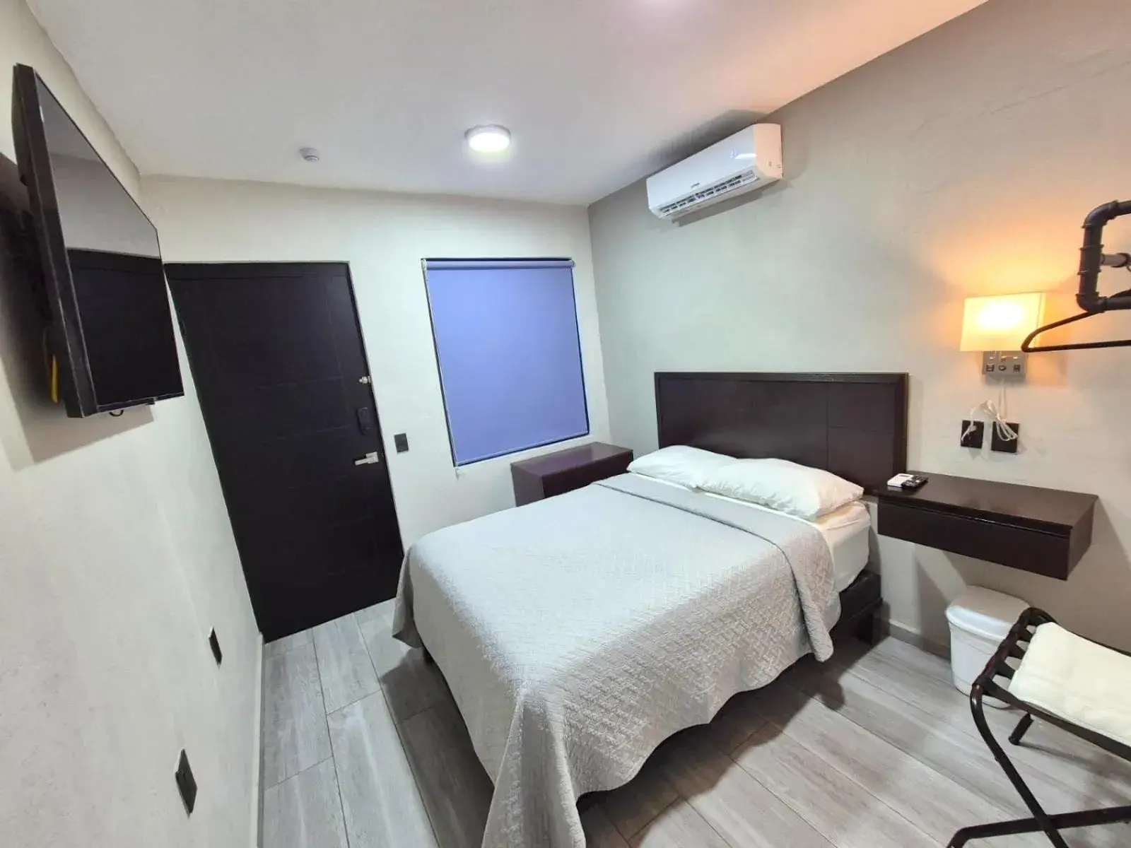 Deluxe Queen Room - single occupancy in FIESTA MIRAMAR Deluxe Queen Room - single occupancy in FIESTA MIRAMAR