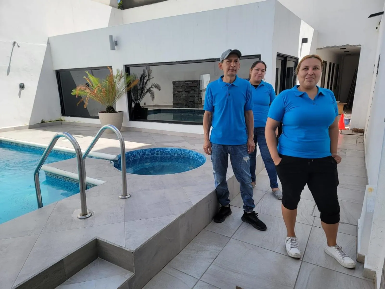 Staff in FIESTA MIRAMAR