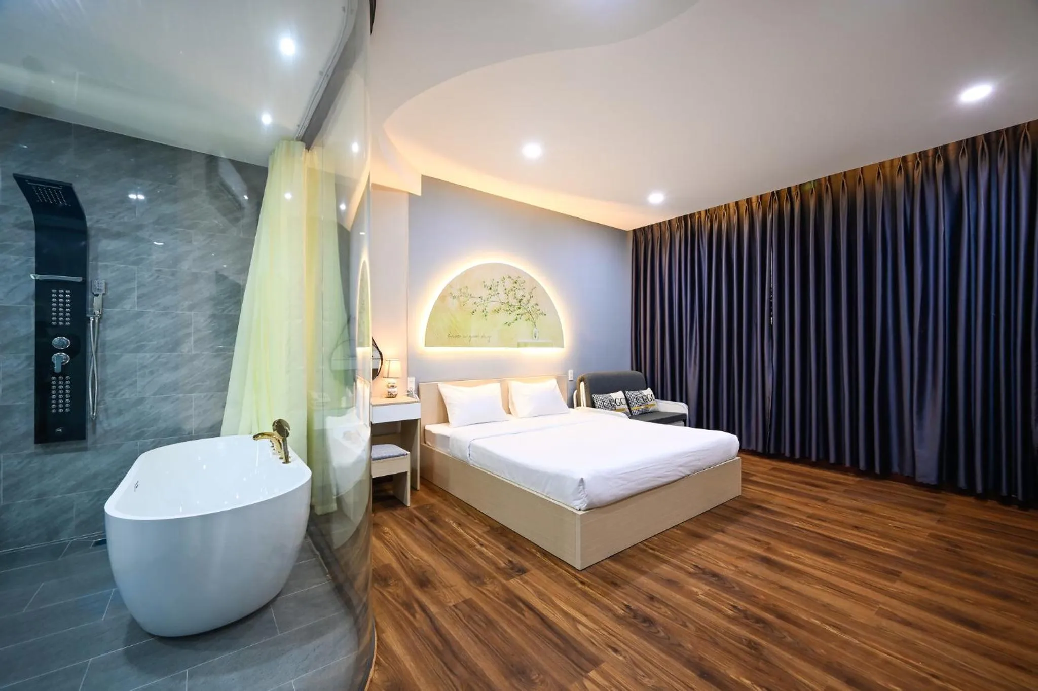 Toilet, Bed in Sunrise Airport Hotel